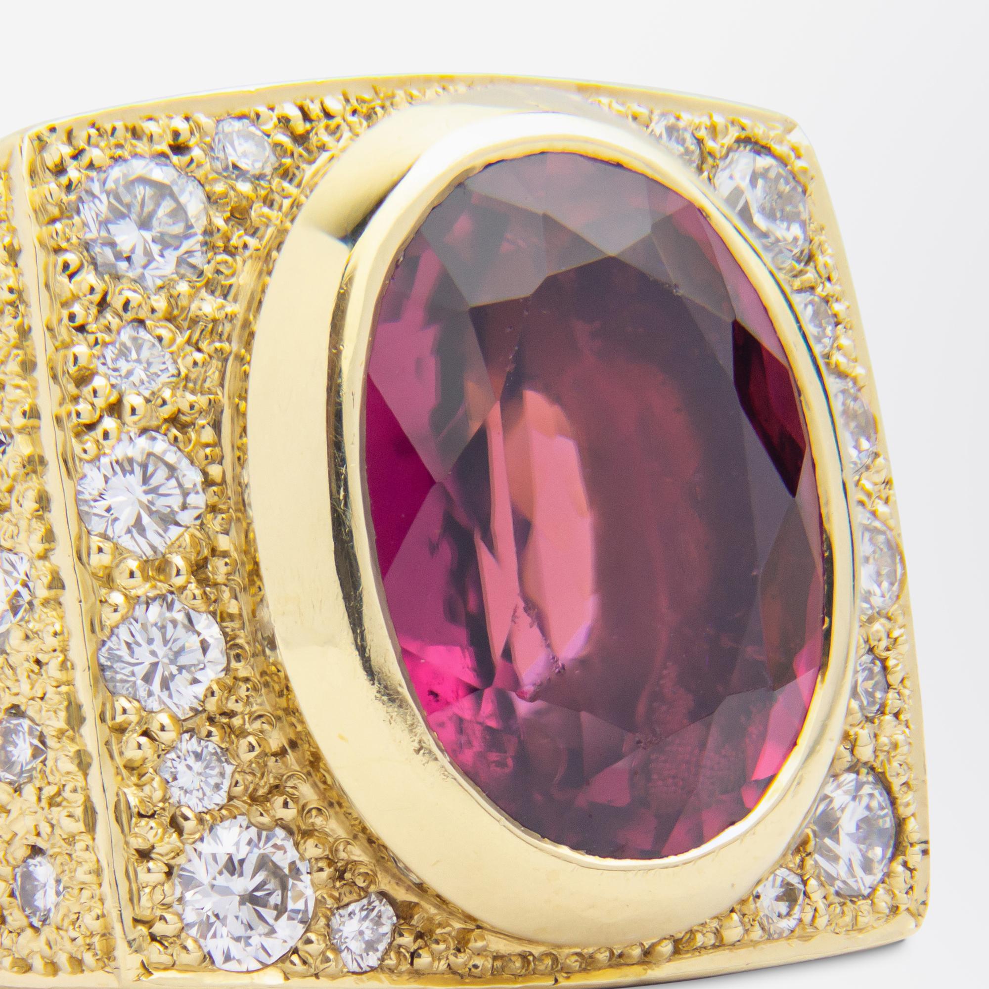 Handgefertigter Ring aus 18 Karat Gelbgold, Turmalin und Diamanten für Damen oder Herren im Angebot