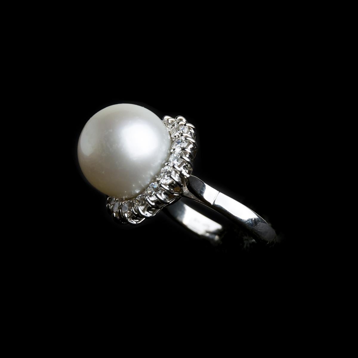 Brilliant Cut Handmade 18 Kt White Gold Ring with Australian Pearl and 1.18 Ct Diamond For Sale