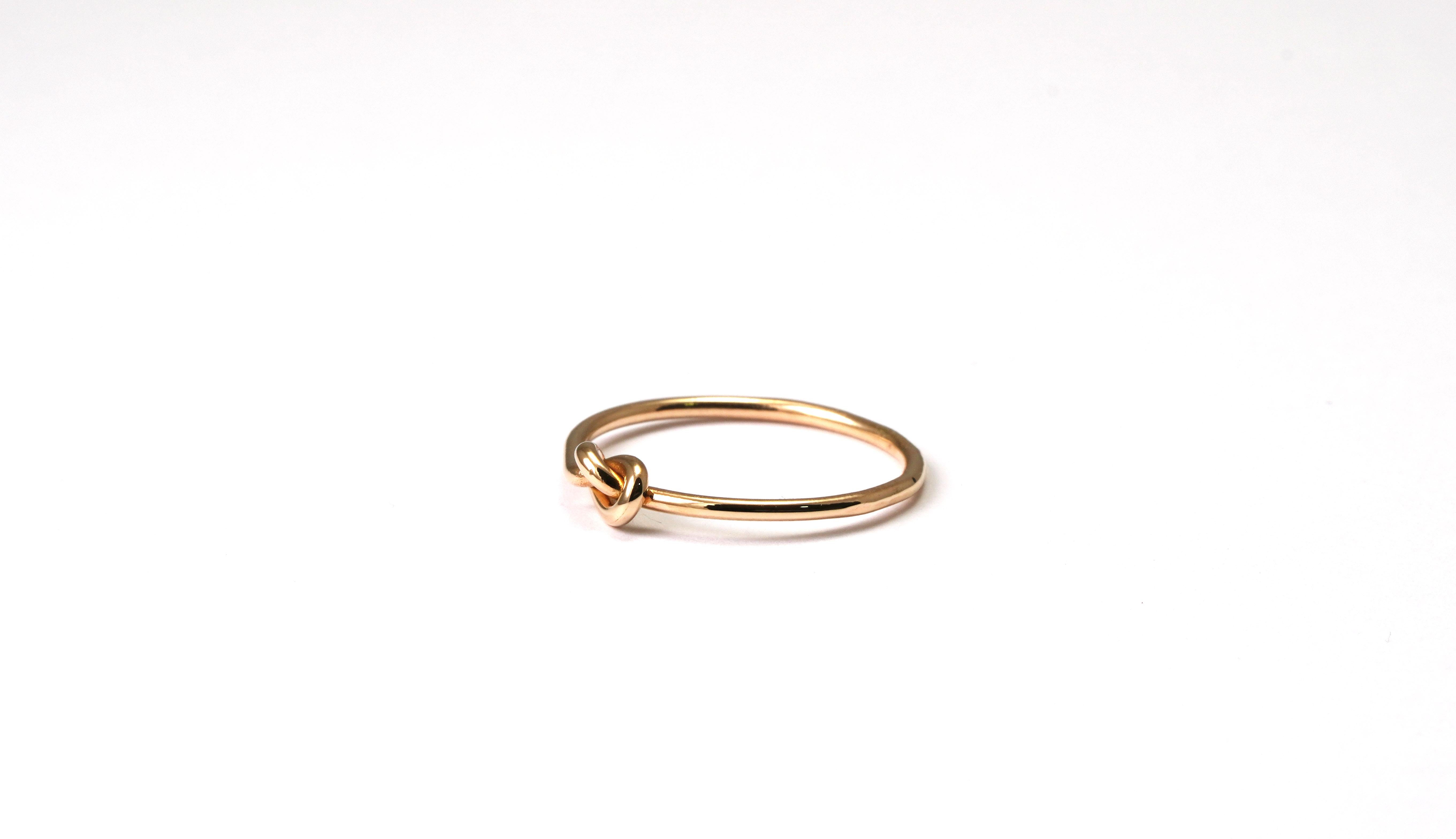 Elegant Handmade 18 kt Yellow Gold Ring
Gold color: Yellow
Size: 5
Total weight: 0.99 grams