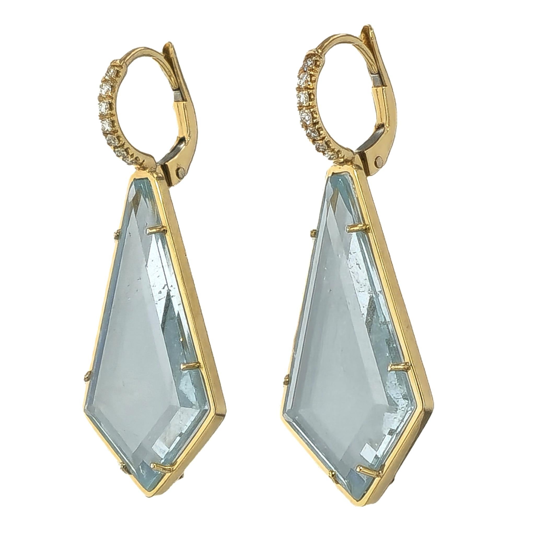 Women's Handmade 18.81 Karat Blue Topaz Kite Shaped Pave Diamond Drop Earrings 18 Karat For Sale