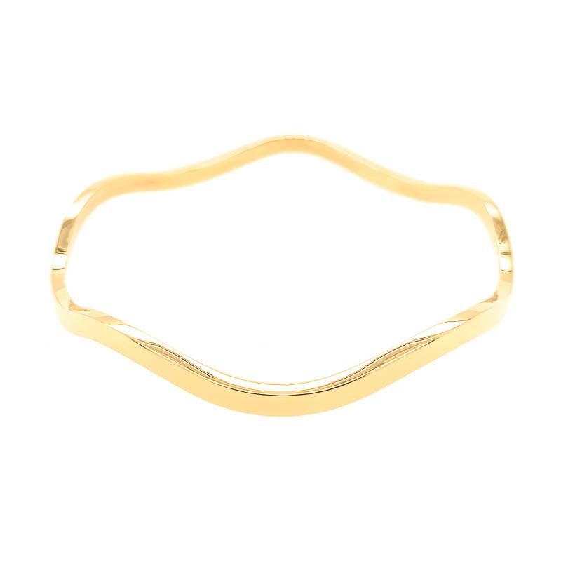 When creating this piece head jeweller Wayne Doyle was inspired by the surf waves at the Agnes Water Main beach. Stand out with this classic gold bangle with a unique twist. Featuring a magnificent curvy design unlike any other. 

 
DETAILS

Product