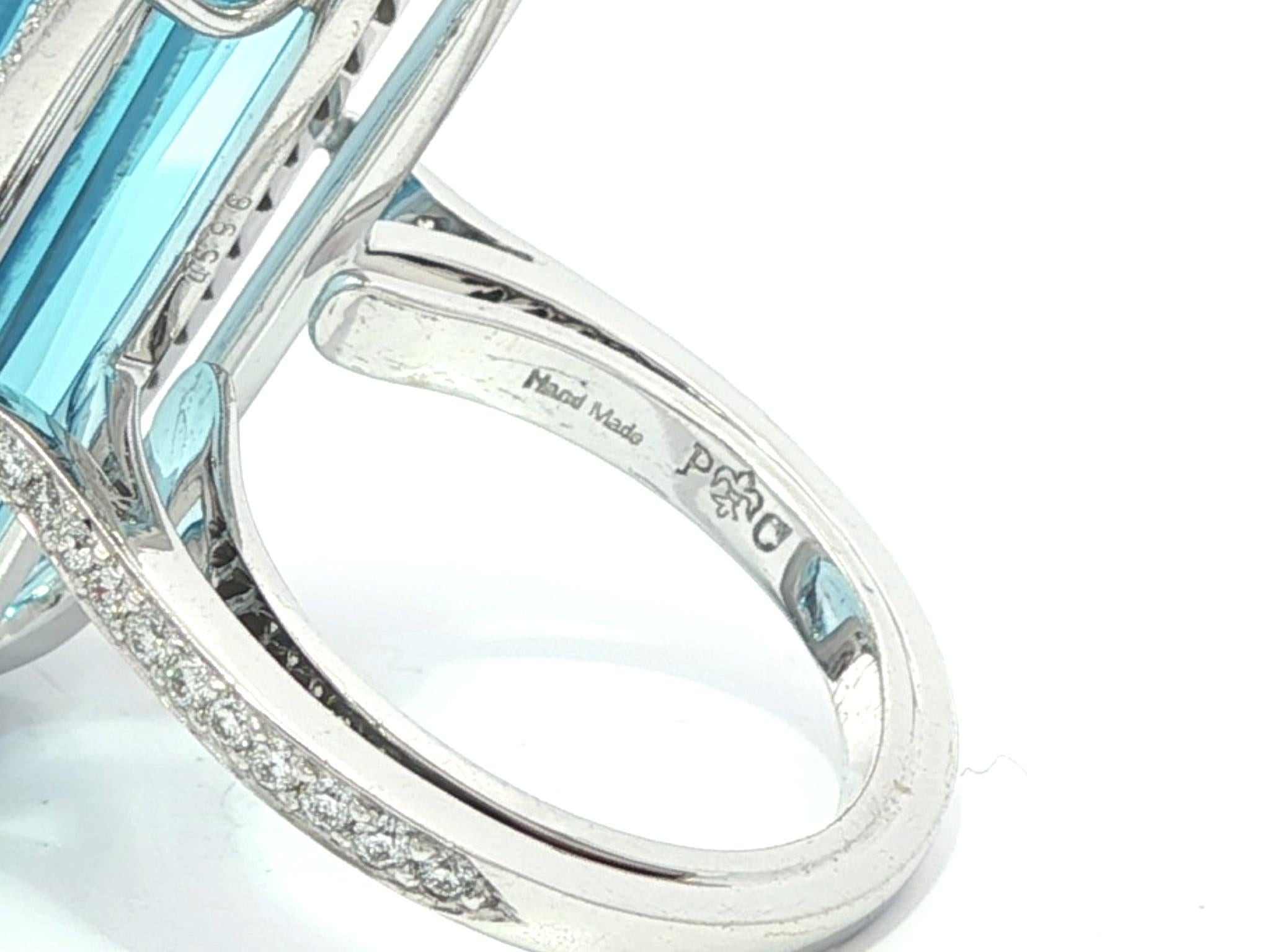 Anillo de oro blanco de 18 quilates con halo de diamantes y topacio azul en cojín grande y largo de 29,10 ctw en venta 5