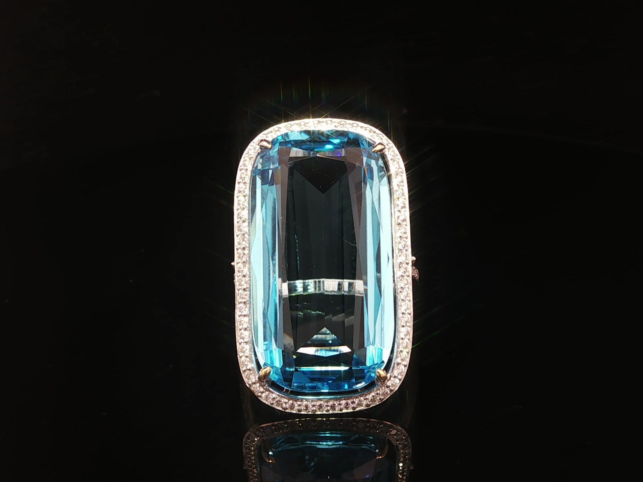 --Piedra(s):--
(1) Topacio azul auténtico natural - talla cojín alargada - engastado - hermoso color azul - 30x16mm - 28ct (aprox.)
Numerosos Diamantes Naturales Auténticos - Talla Brillante Redonda - Engastados - Bonitos Diamantes Blancos