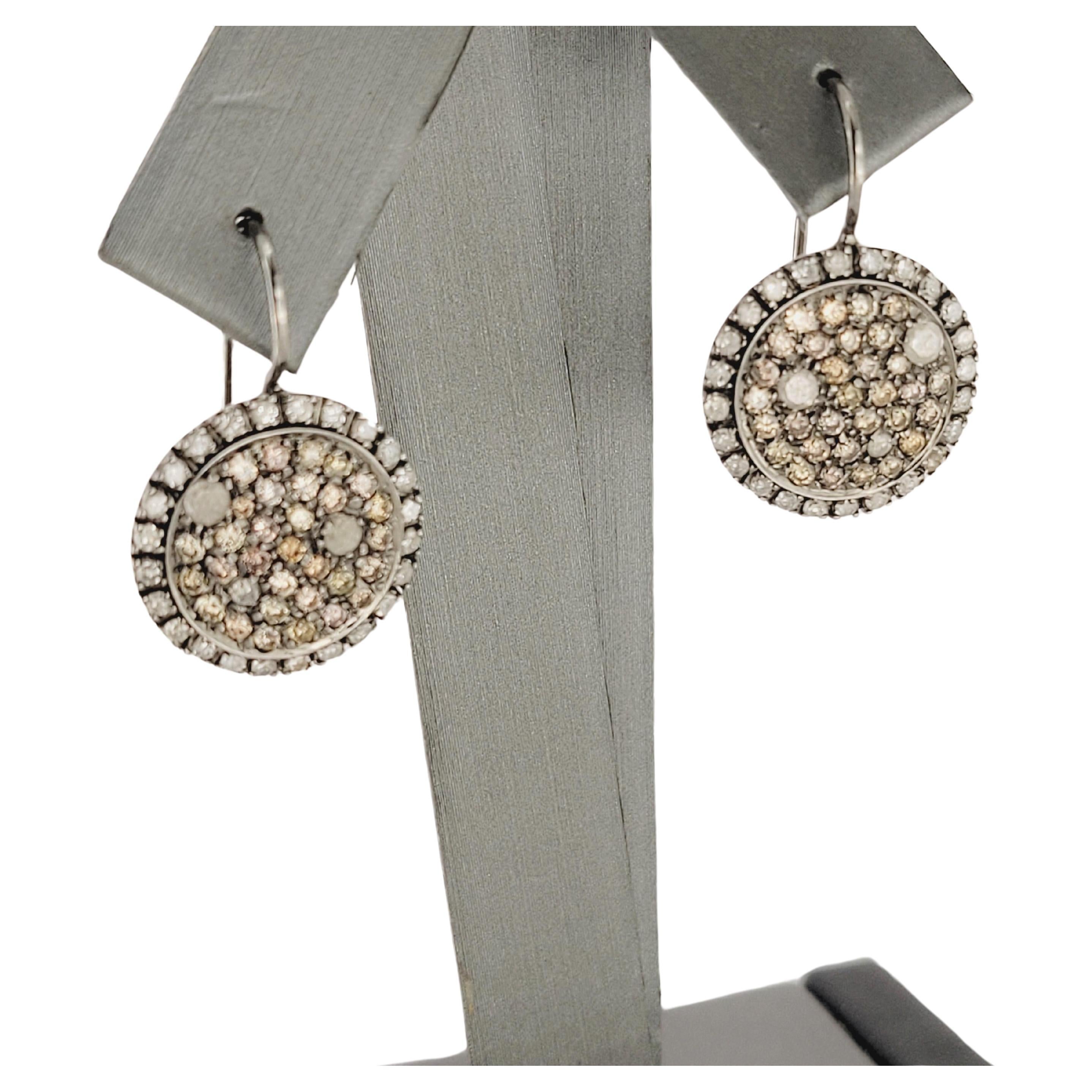 Orecchino con diamante in oro bianco 18k fatto a mano 3,20cts