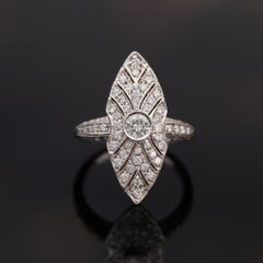 Bague « navette » en or blanc 18 carats sertie de diamants, fabriquée à la main en Italie