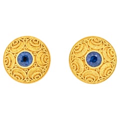 Handgefertigte byzantinische Ohrringe aus 18 Karat Gelbgold mit blauem Saphir
