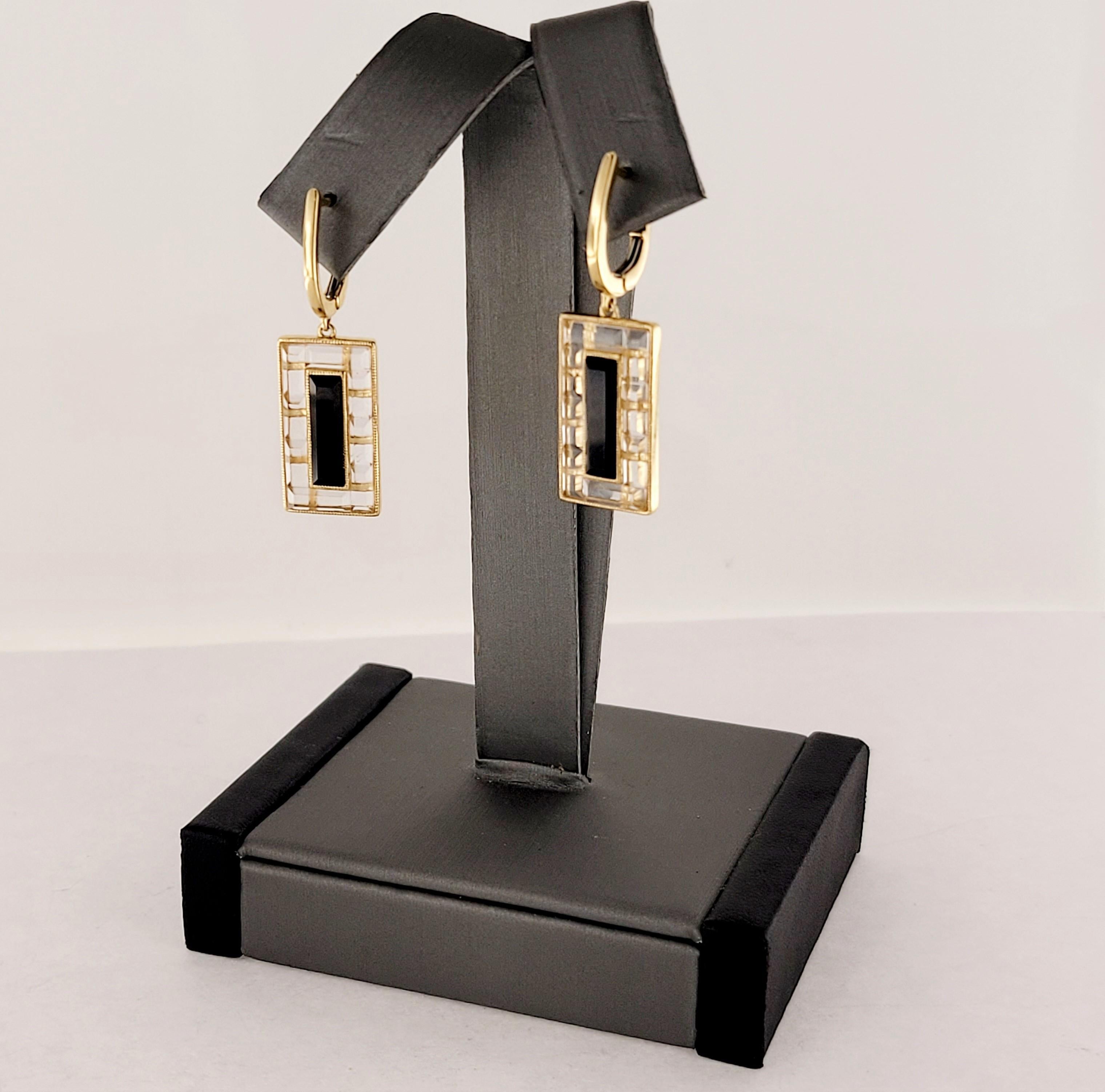 Handmade 18K Yellow Gold Earring with Black Onyx In Excellent Condition For Sale In New York, NY