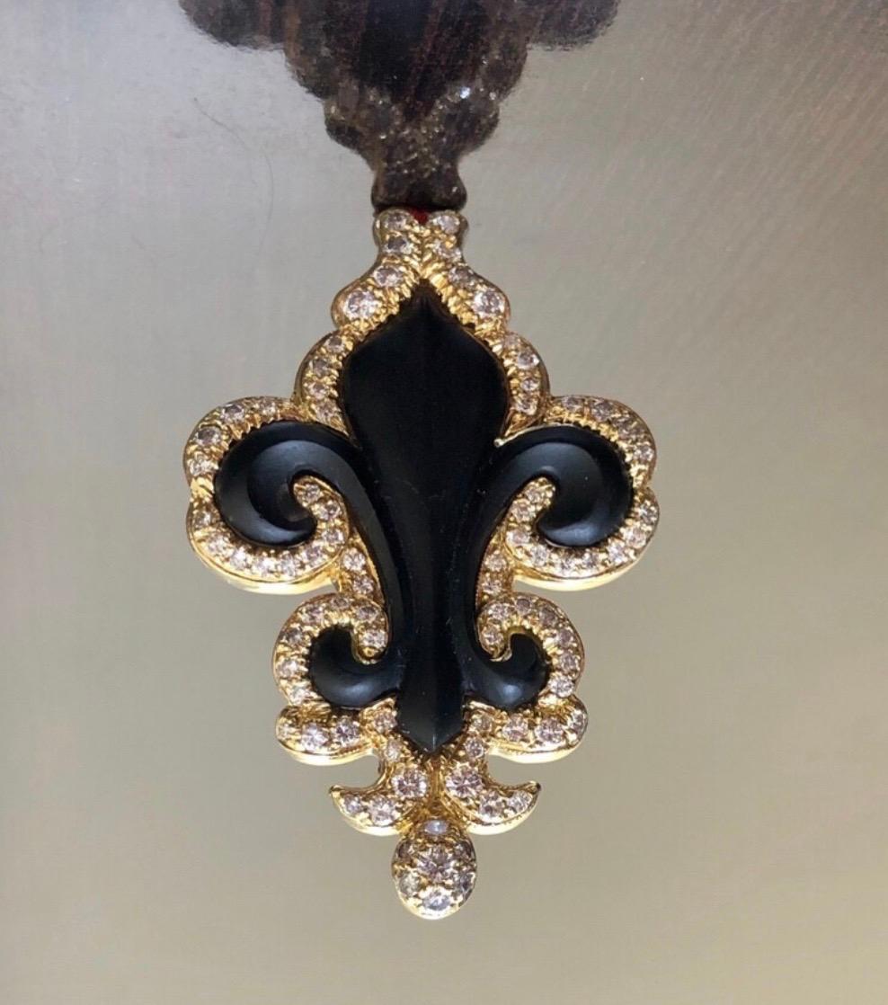 Handmade 18K Yellow Gold Fleur De Lis Diamond Brooch With Hand Carved Onyx For Sale 3