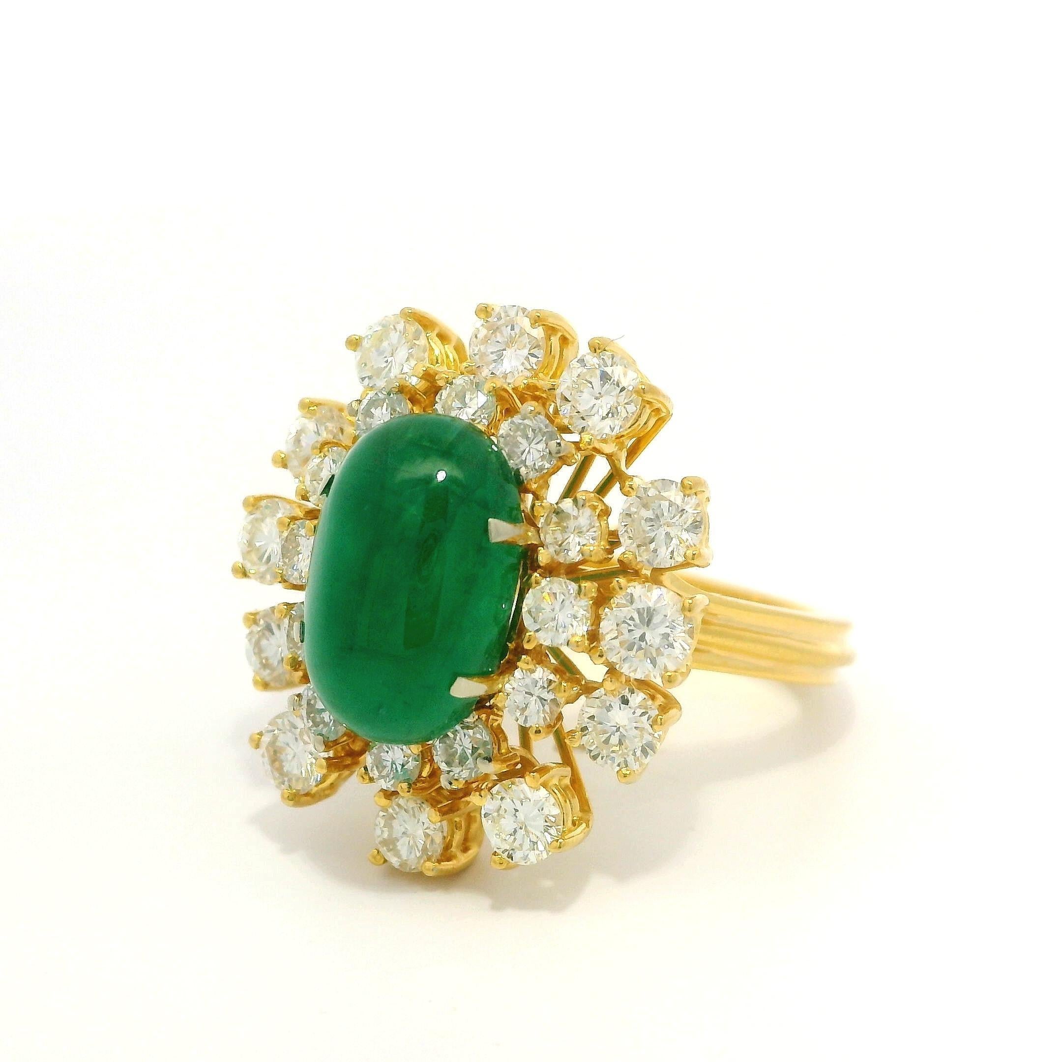 Bague Halo faite à la main en or jaune 18 carats avec cabochon d'émeraude de 5,83 carats certifié GIA et diamants en vente 10