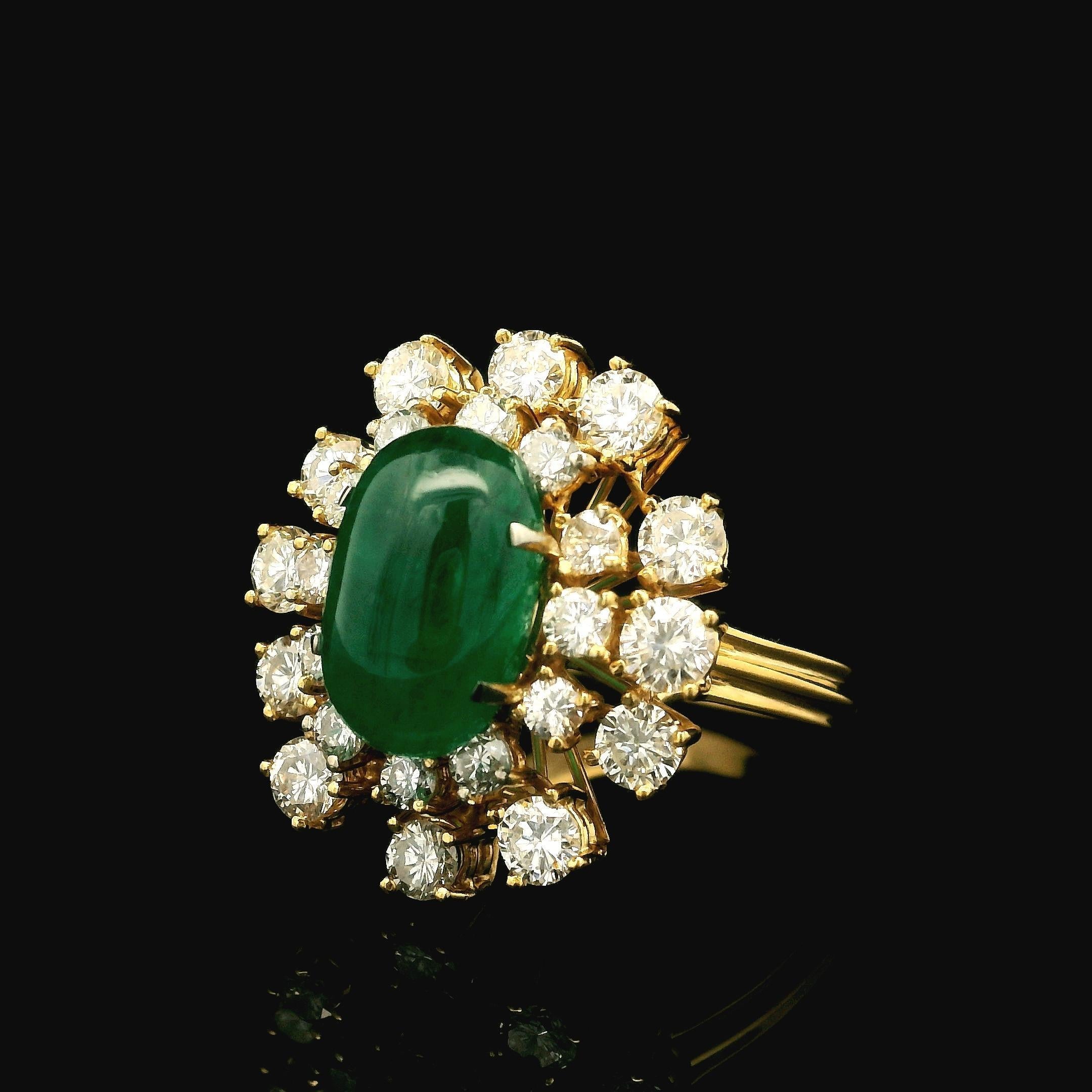 Bague Halo faite à la main en or jaune 18 carats avec cabochon d'émeraude de 5,83 carats certifié GIA et diamants en vente 3