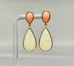 Handgefertigte Ohrringe aus 18-karätigem Gelbgold mit Opal und Koralle, 17,75 Karat
