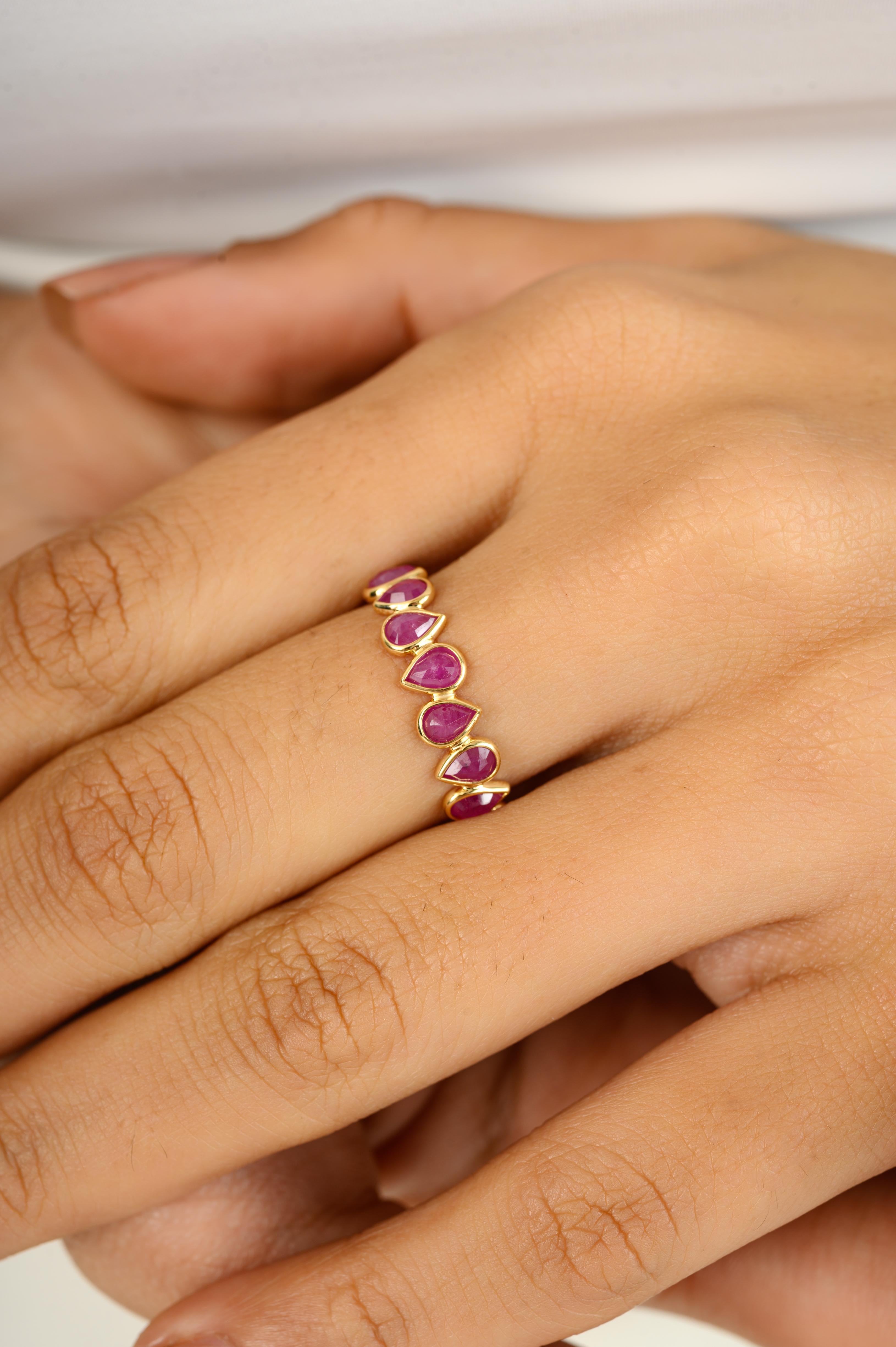 En vente :  Bague d'éternité empilable en or jaune 18 carats, faite à la main, avec rubis naturel taille poire 2