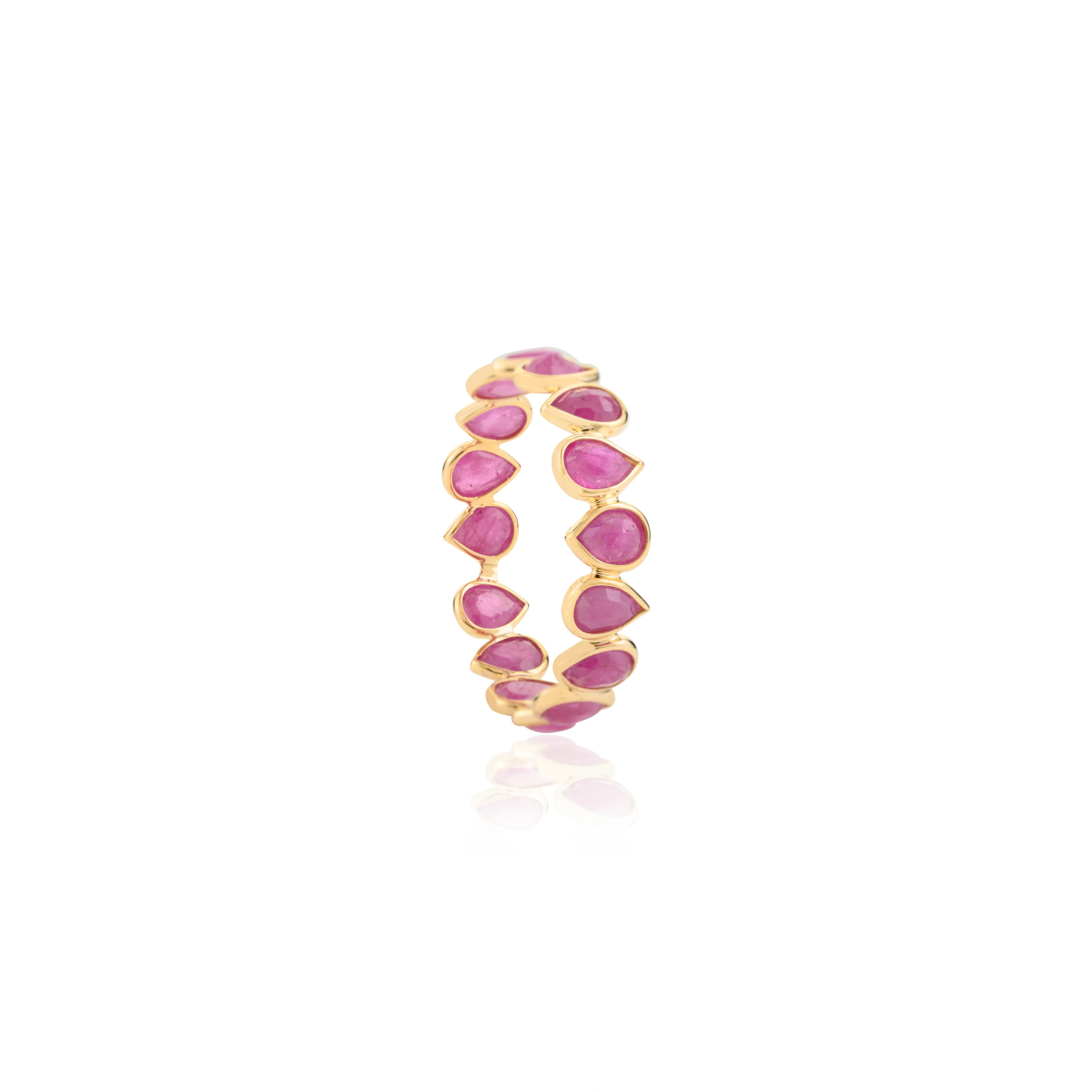 En vente :  Bague d'éternité empilable en or jaune 18 carats, faite à la main, avec rubis naturel taille poire 3