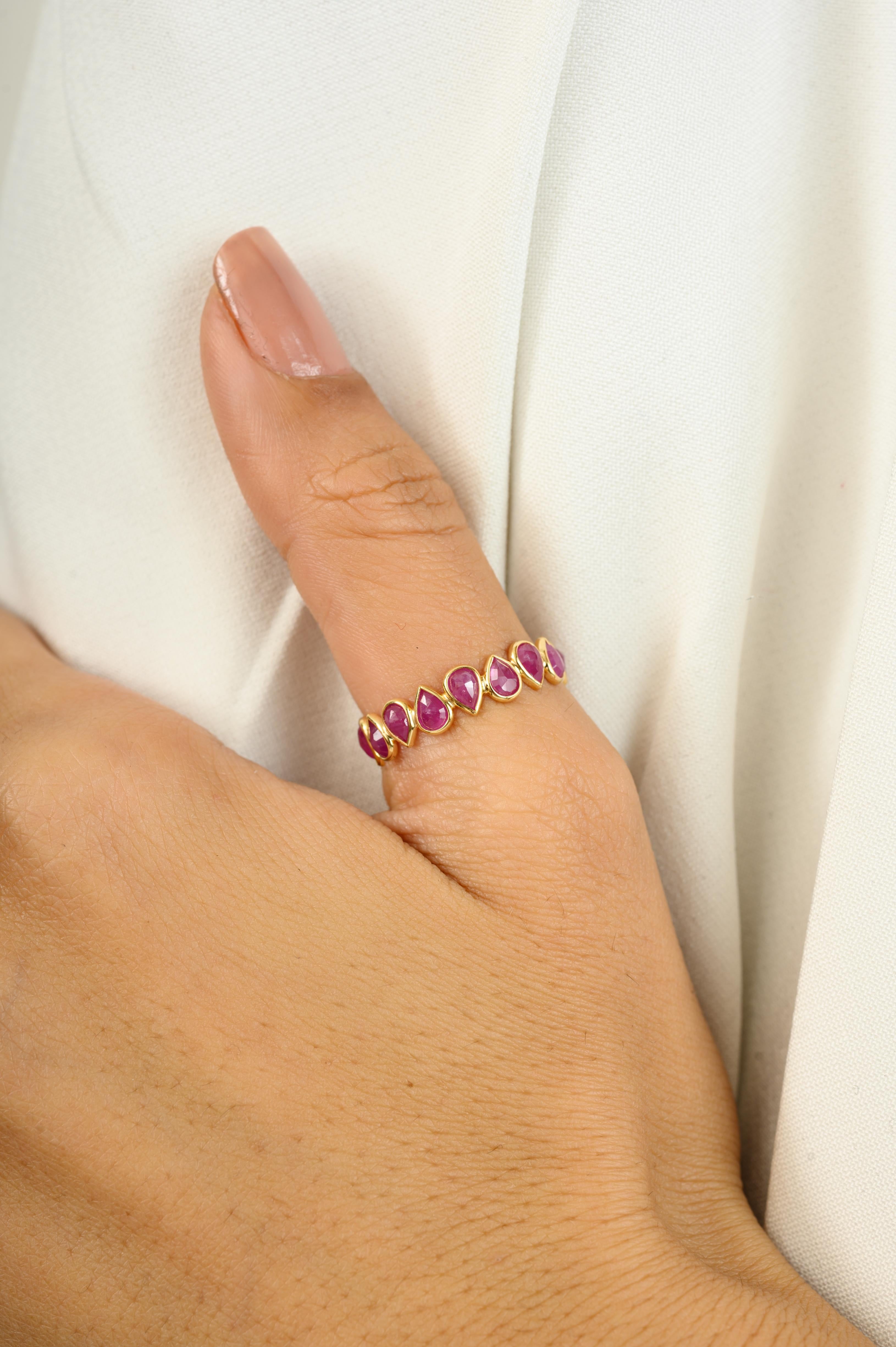 En vente :  Bague d'éternité empilable en or jaune 18 carats, faite à la main, avec rubis naturel taille poire 4