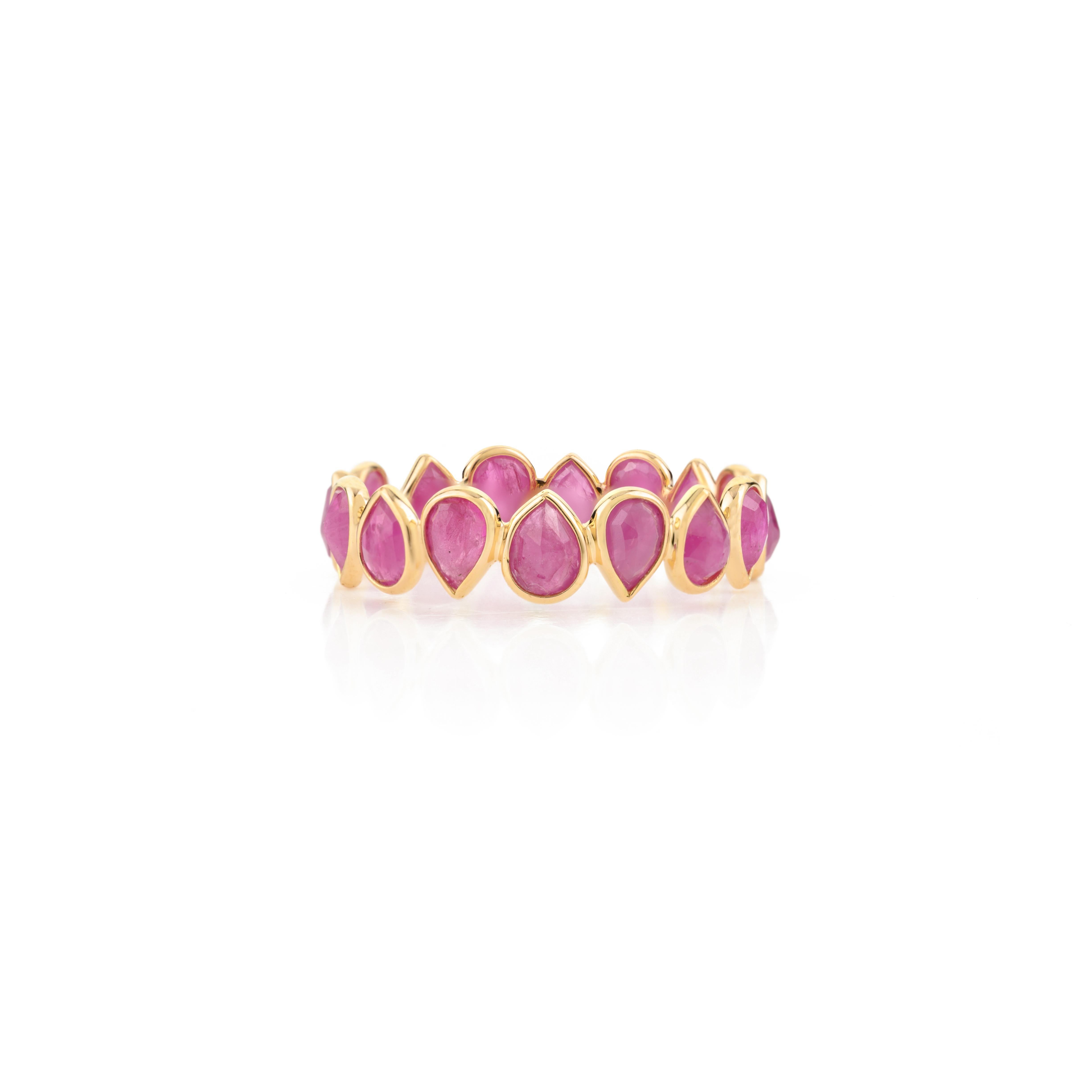 En vente :  Bague d'éternité empilable en or jaune 18 carats, faite à la main, avec rubis naturel taille poire 7