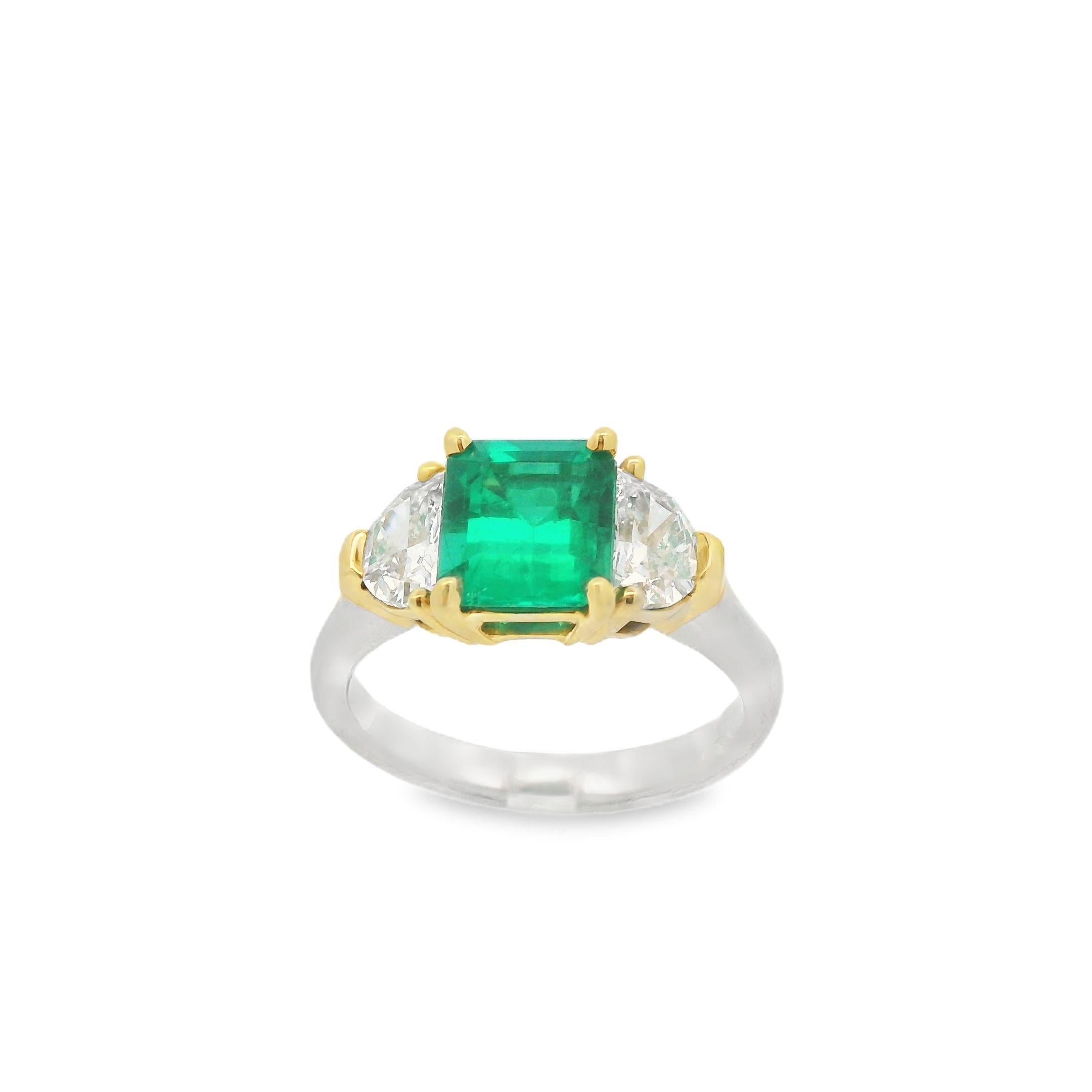 Handmade 18K Yellow Gold Platinum 2.5 Ct. Emerald and Diamond Ring For Sale 2