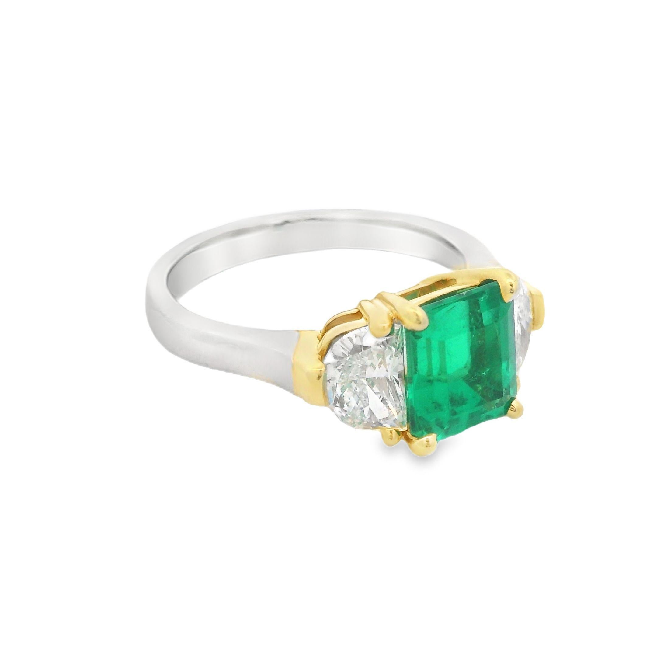 Handmade 18K Yellow Gold Platinum 2.5 Ct. Emerald and Diamond Ring For Sale 3