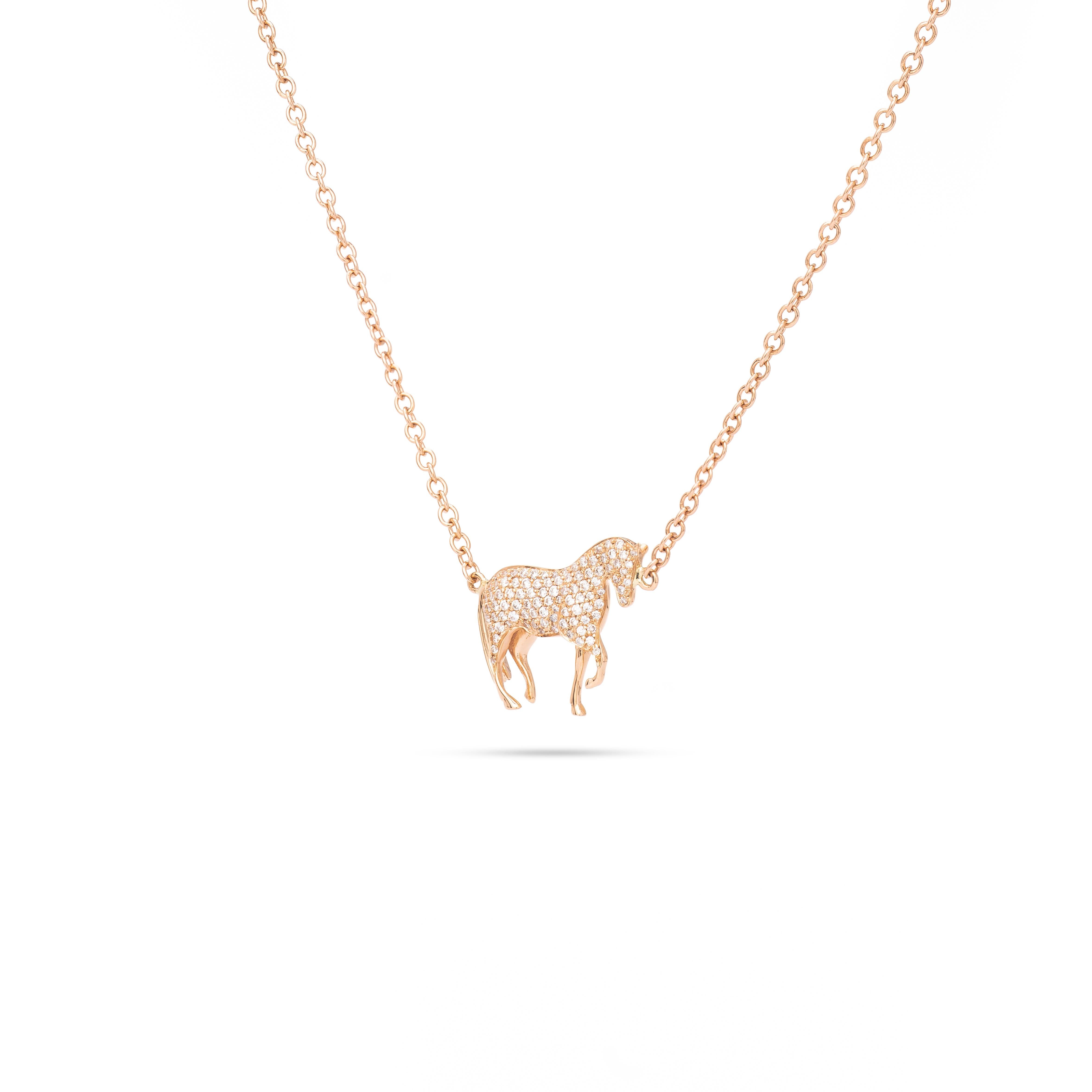 Splendid 18kt gold pendant necklace available for sale. This artisanal piece, handmade in Italy, is part of an exclusive collection inspired by the equestrian world. The necklace features an elegant horseshoe-shaped pendant, symbolizing luck and
