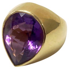 Anello con ametista grande, fatto a mano negli anni 
70, in Francia, 18 carati
