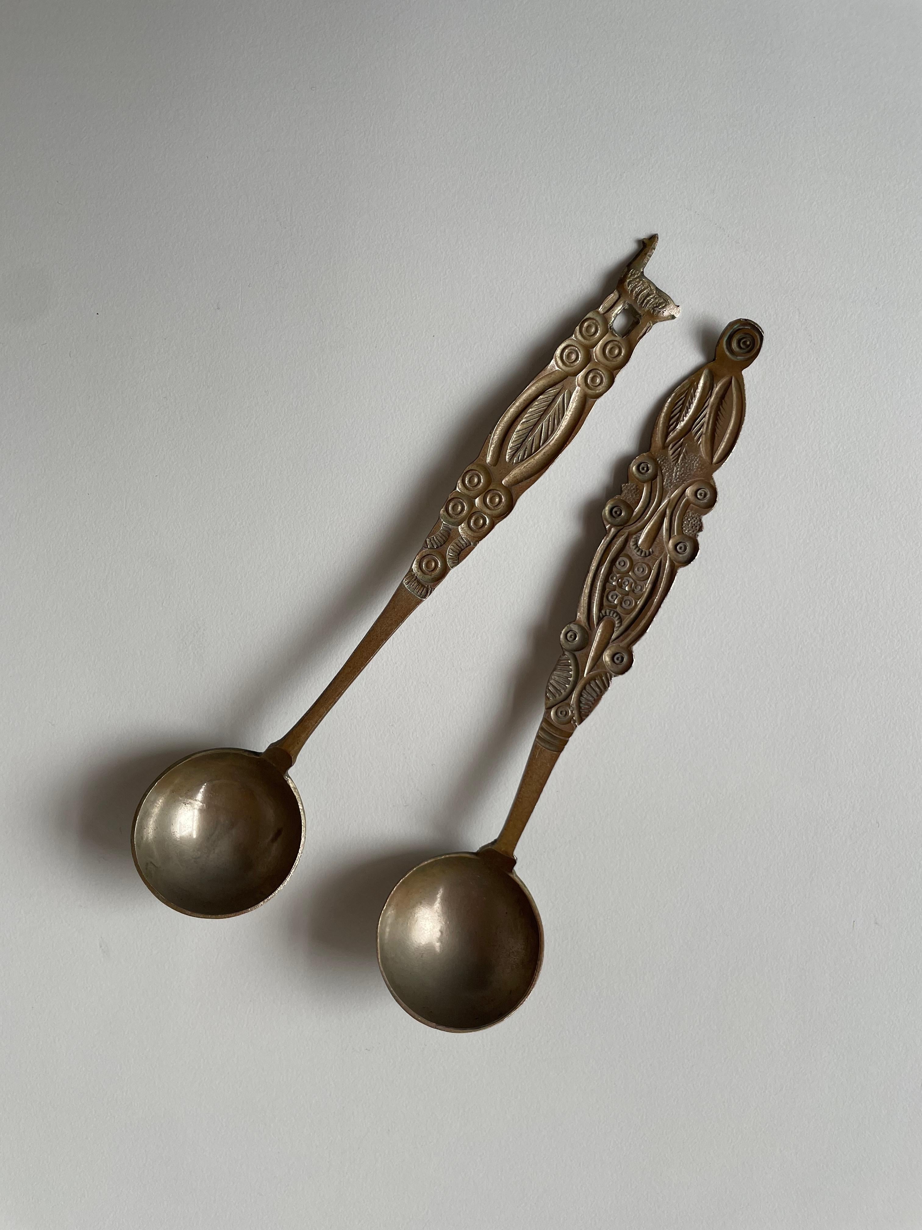 Handmade folk art vintage tea spoons. Featuring beautiful motifs inspired by the indigenous worldview and spirituality, these vintage folk art spoons embody Latin America’s rich cultural heritage.

The engraving details on the tea spoons are superb,