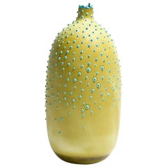 Vaso Oblong Huxley del 21° secolo fatto a mano in verde lichene da Elyse Graham