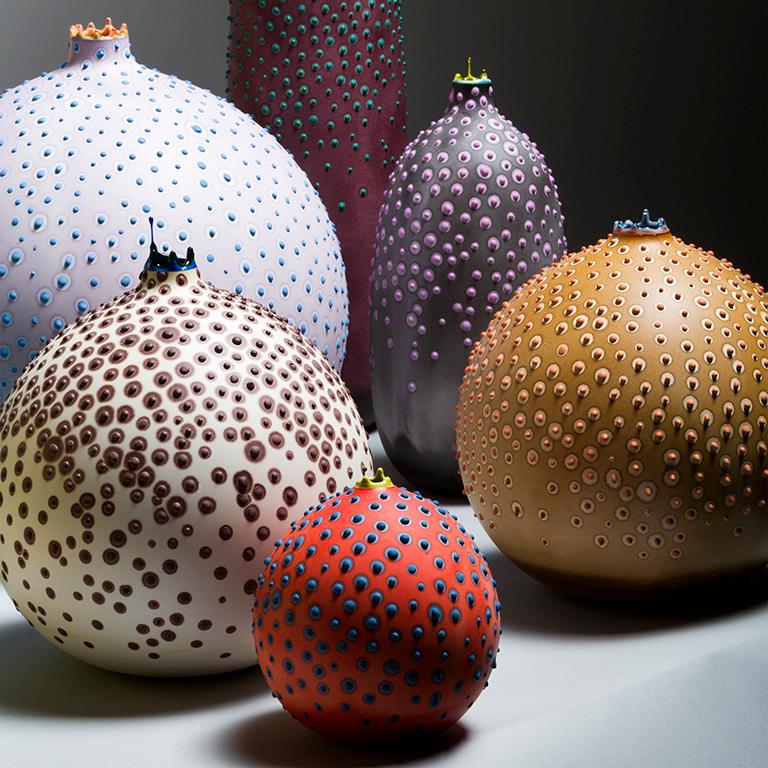 Organique Vase Huxley oblong gris suédois du 21e siècle fait à la main par Elyse Graham en vente
