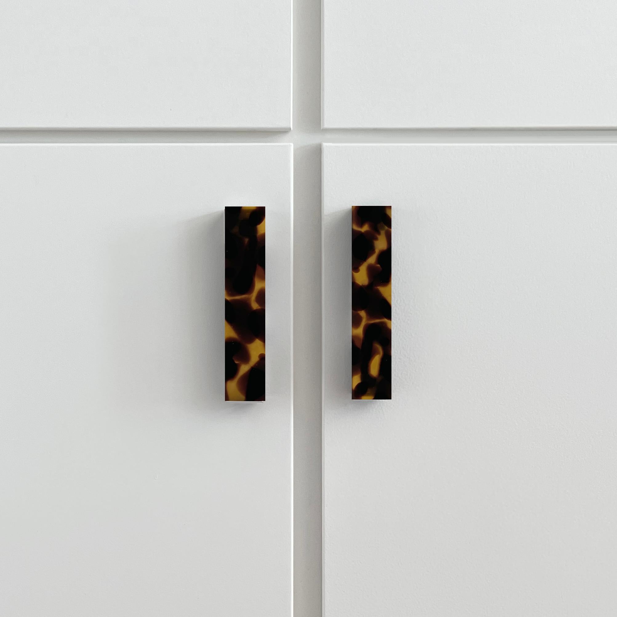 Américain Handmade 21st Century Resin Hardware Handle in Tortoise by Elyse Graham en vente