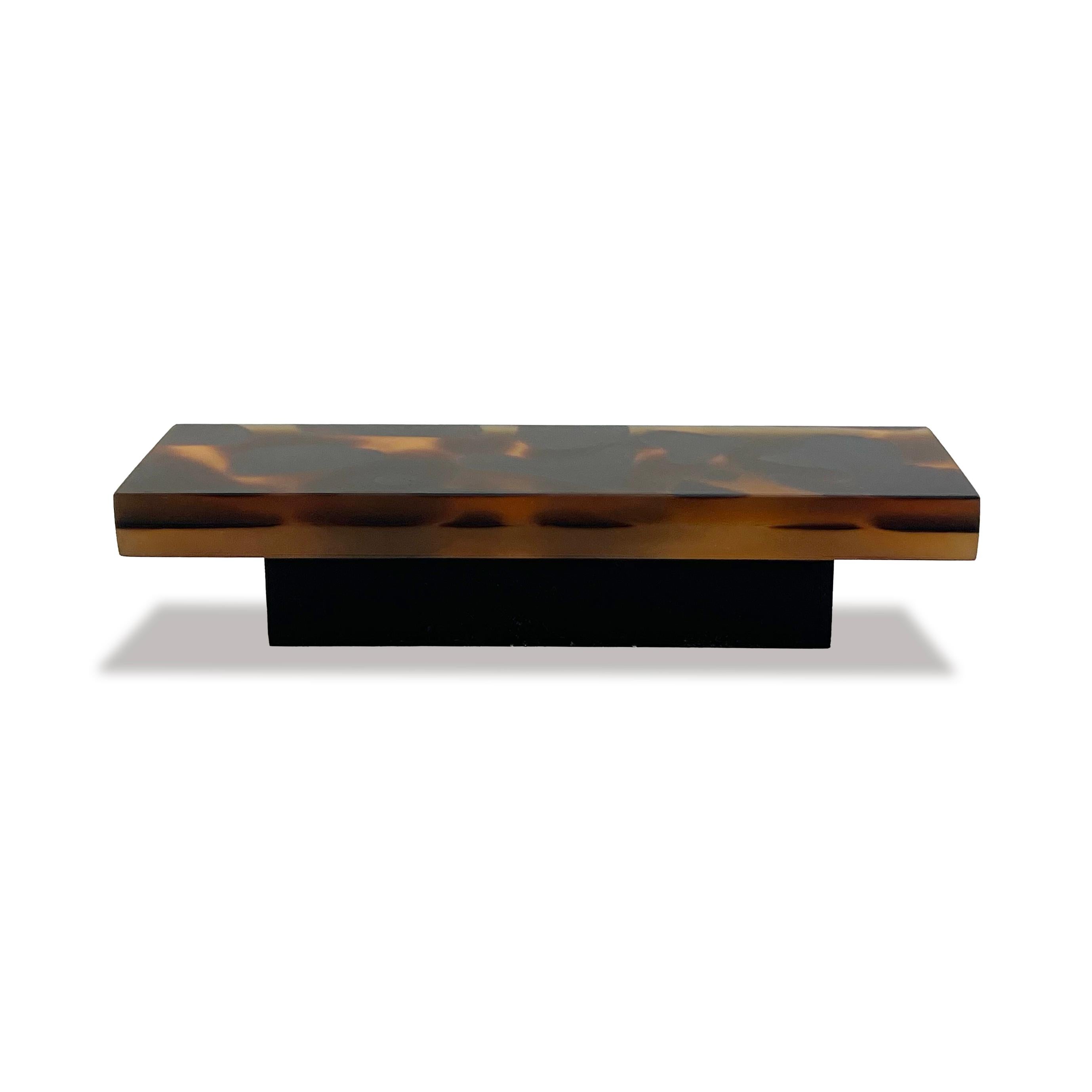 Organico moderno Handmade 21st Century Resin Hardware Pull in Tortoise by Elyse Graham in vendita