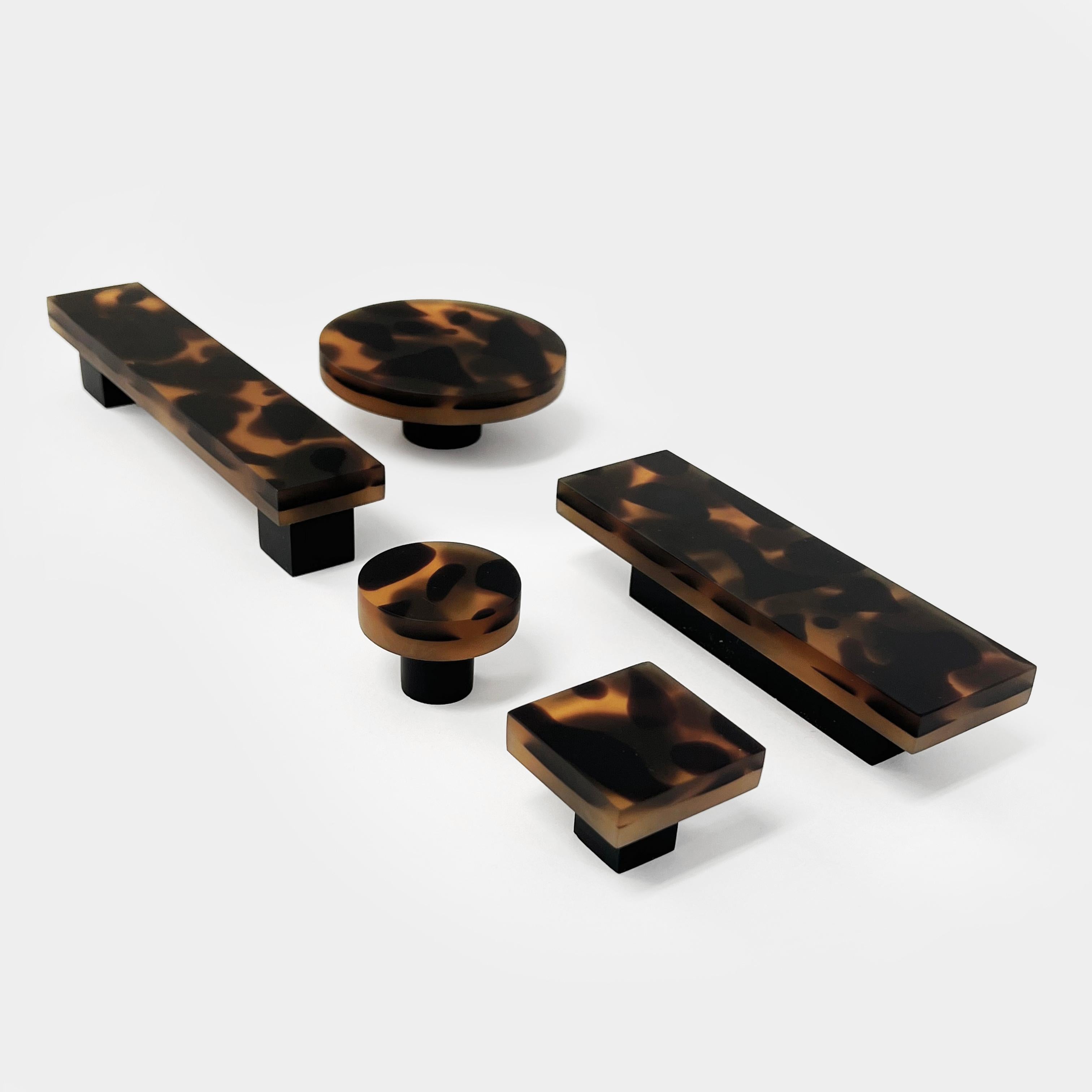 Americano Handmade 21st Century Resin Hardware Pull in Tortoise by Elyse Graham in vendita