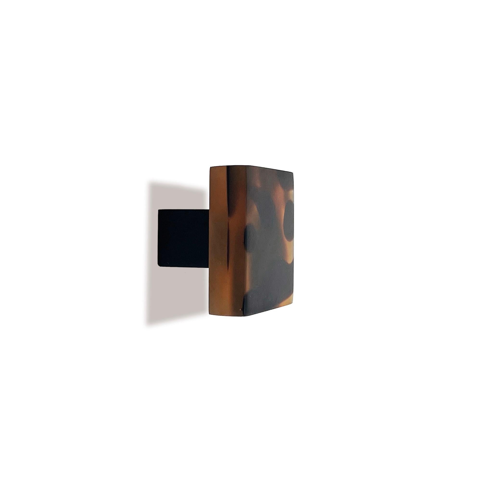 Americano Handmade 21st Century Resin Hardware Square Knob in Tortoise by Elyse Graham in vendita
