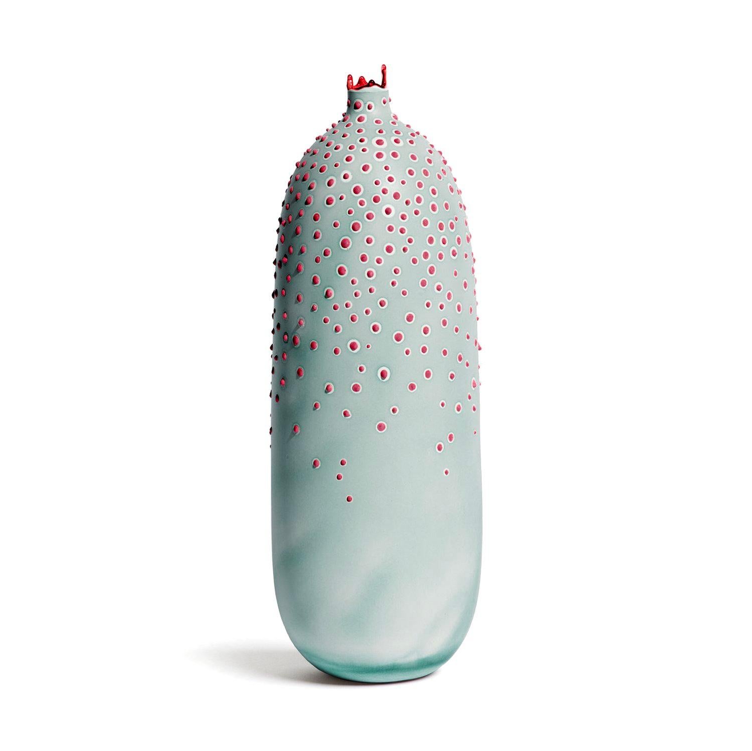 Organico moderno Vaso alto Dubos del XXI secolo fatto a mano in menta da Elyse Graham in vendita