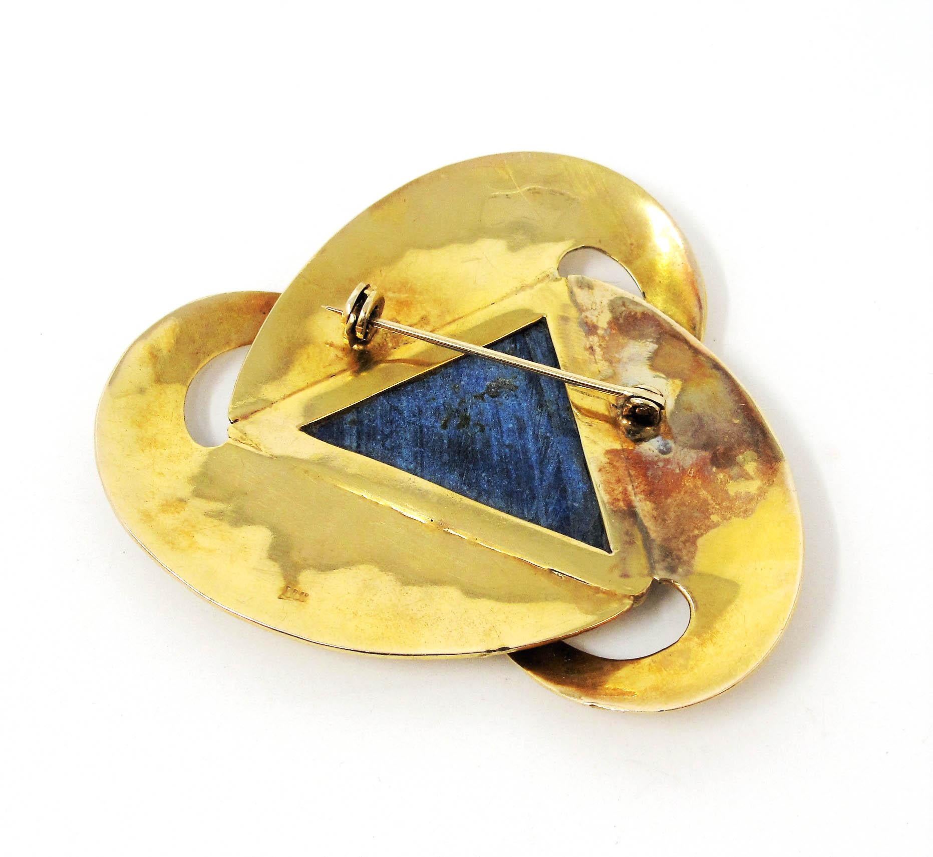 Handmade 27.5 Carat Triangular Natural Lapis Lazuli Brooch in 14 Karat Gold  In Good Condition For Sale In Scottsdale, AZ