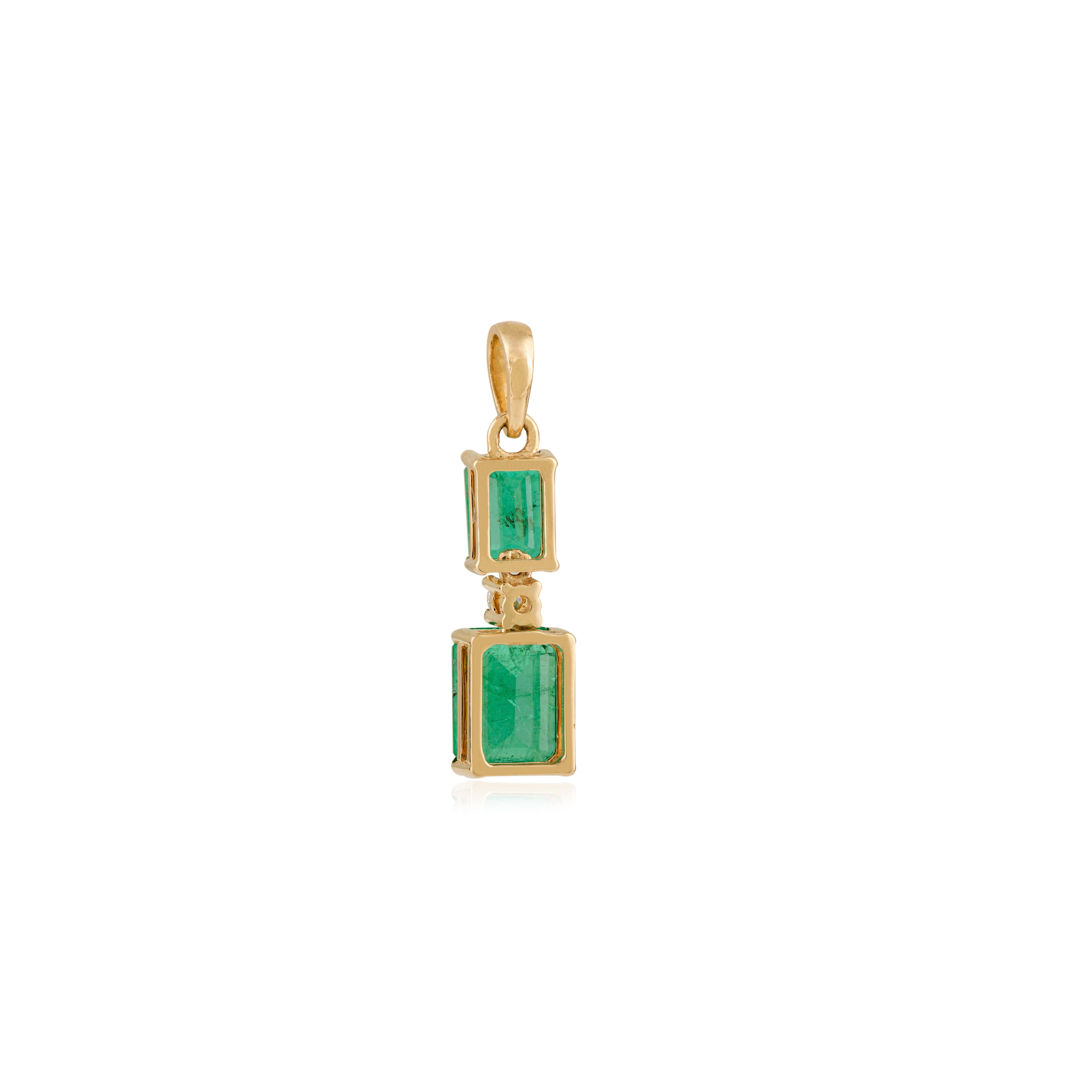 Pendentif en or jaune 14K fait à la main de 2,86 ct d'émeraudes zambiennes et de diamants pour les femmes en vente 1