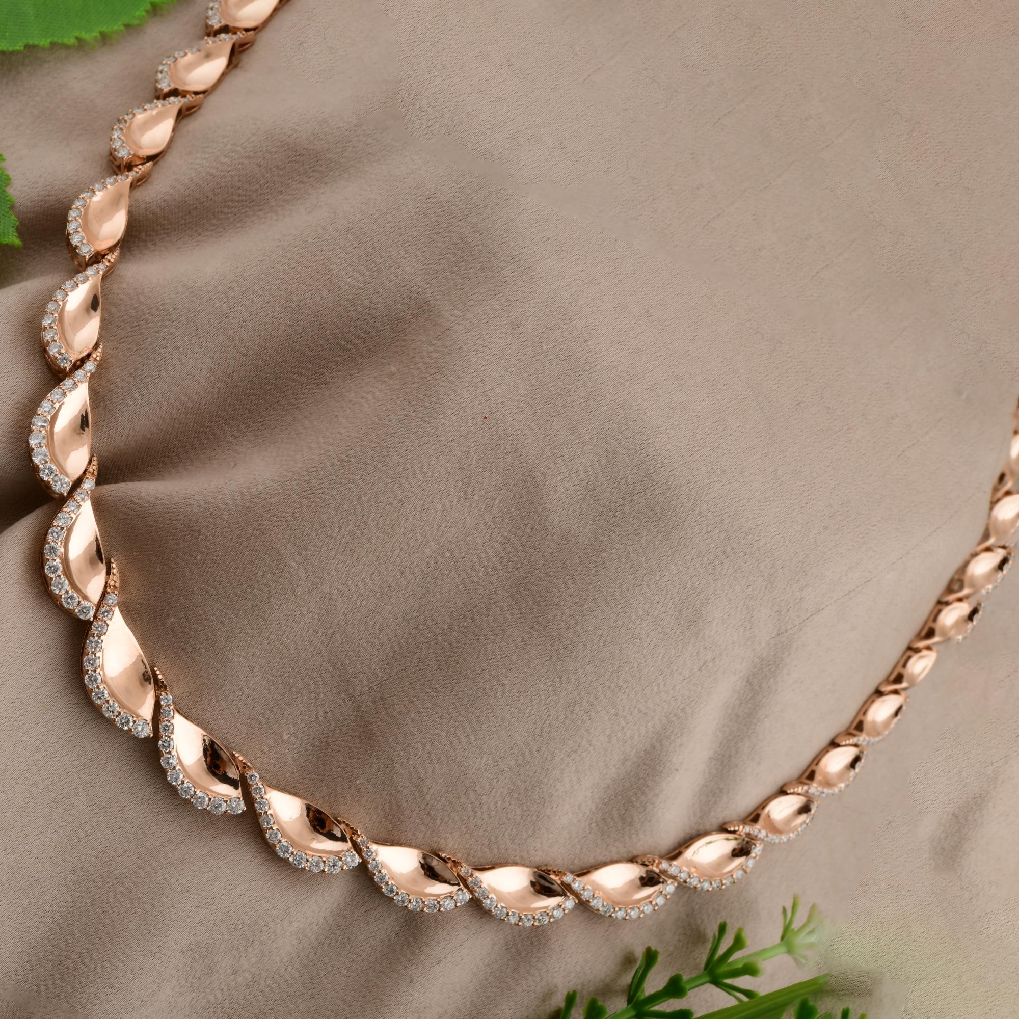 Collana girocollo da sposa in oro rosa 18k con diamanti naturali da 3,34 carati SI/H, fatta a mano. In condizioni Nuovo in vendita a Diera, Dubai