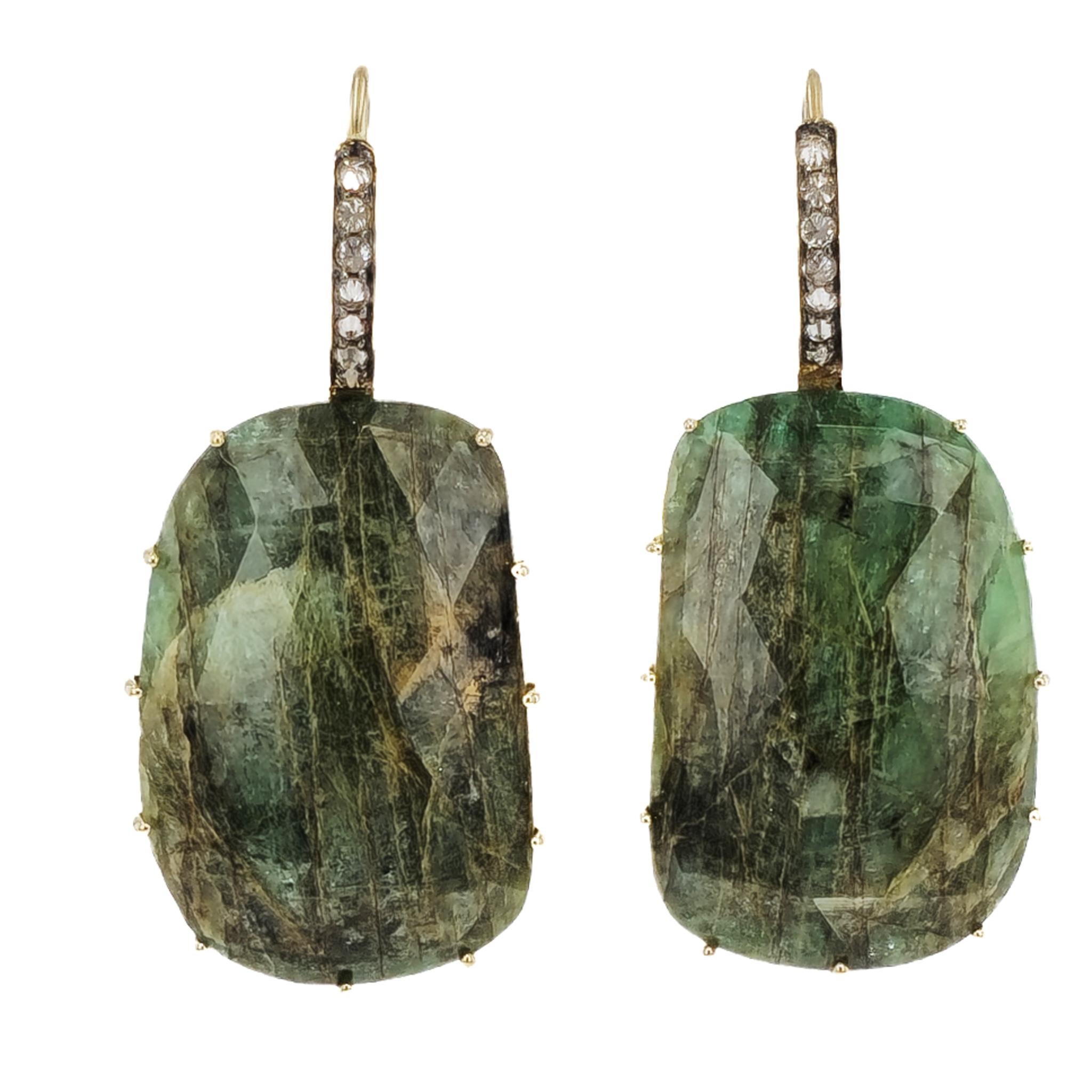 Embrace Mother Nature's finest artistry in its rawest form with this exquisite treasure that speaks directly to the soul.

Our handmade earrings showcase the raw beauty of natural Emerald Slices, imbued with the traces of the earth itself.

Each