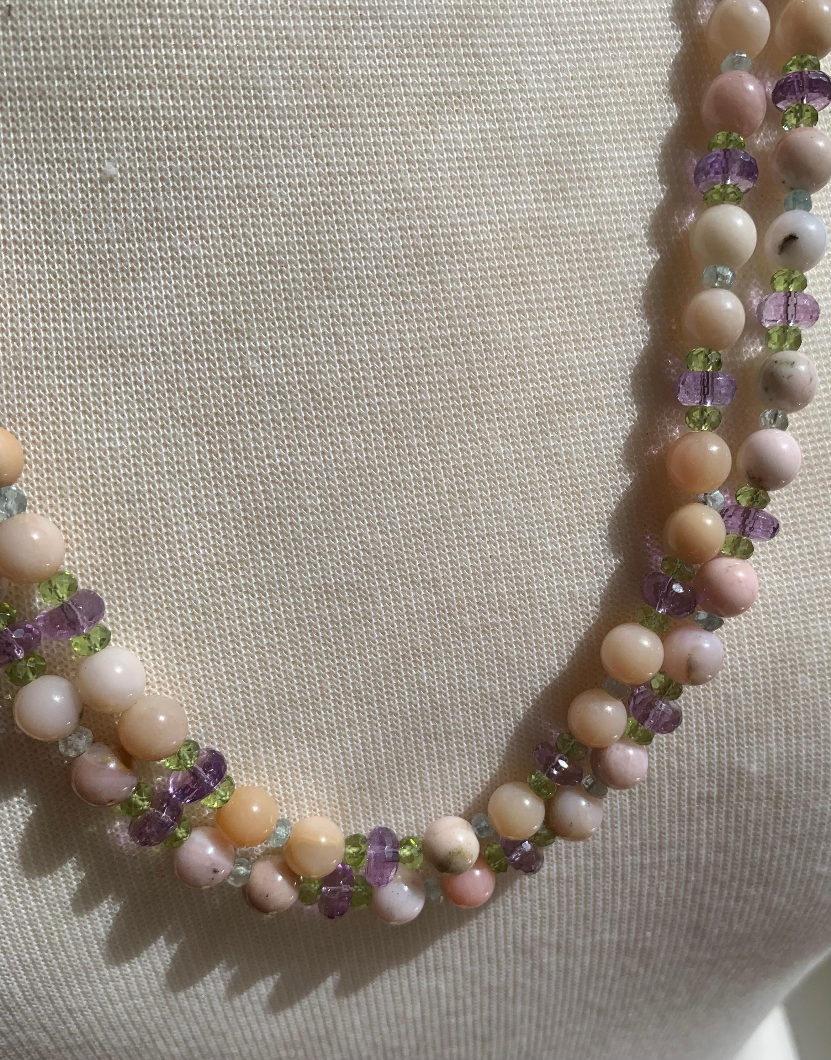 Collier d'opale rose péruvienne de 56 pouces, fait à la main, péridot, améthyste, apatite en vente 1