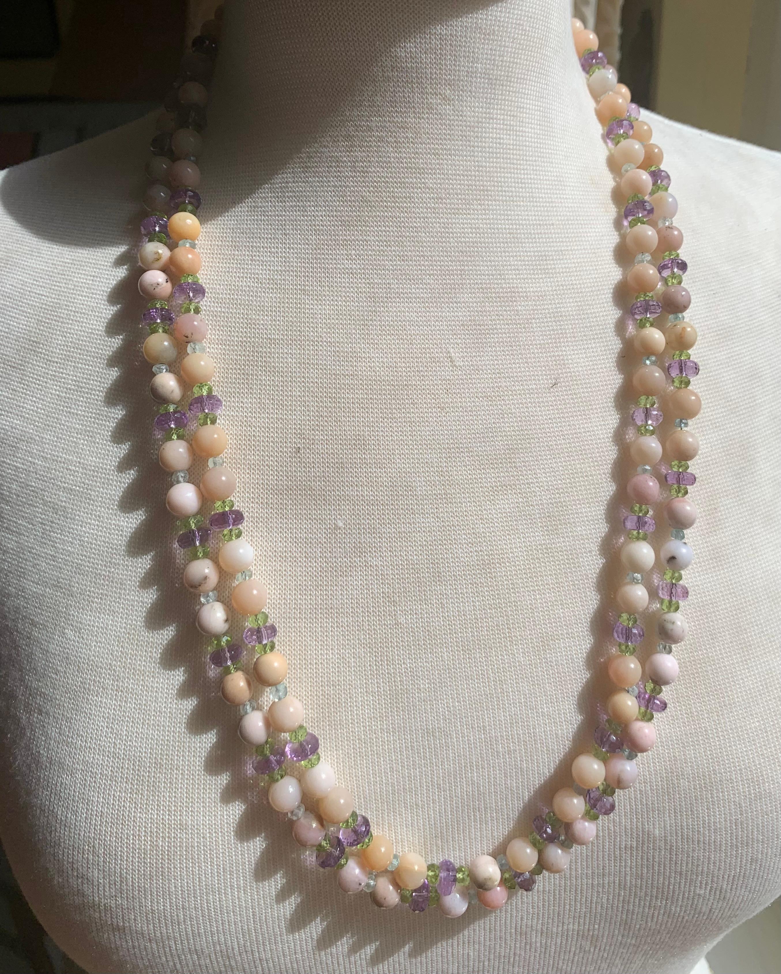 Collier d'opale rose péruvienne de 56 pouces, fait à la main, péridot, améthyste, apatite en vente 2