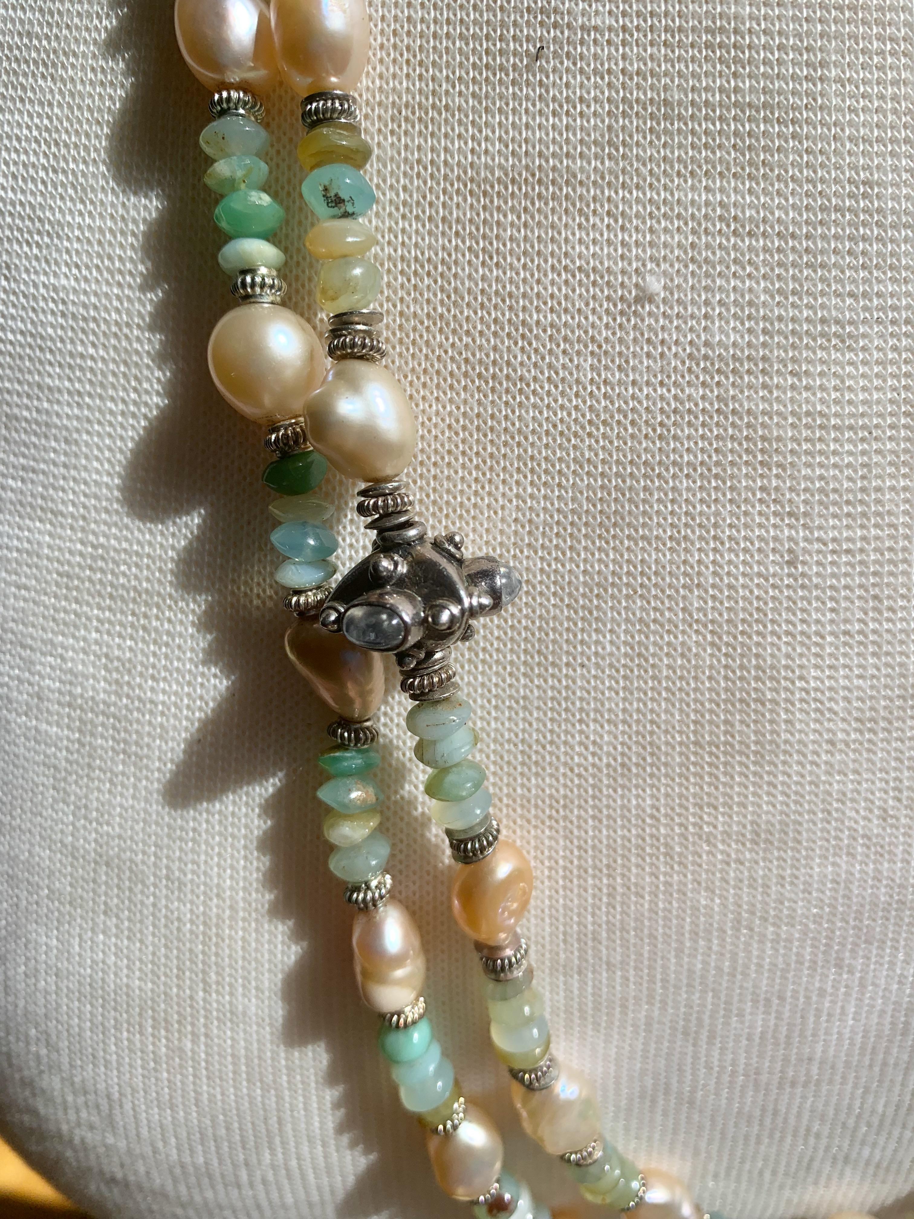 Collier d'opale péruvienne bleue 61 pouces fait à la main avec perles, perles et pierres de lune arc-en-ciel en vente 3