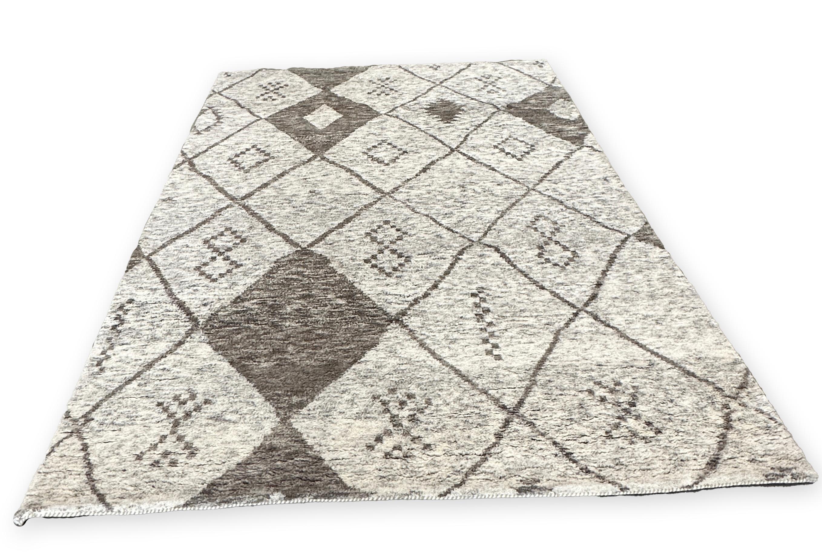 Handmade 8x10 Plush Moroccan Area Rug Beige and Brown Diamond Pattern For Sale 3