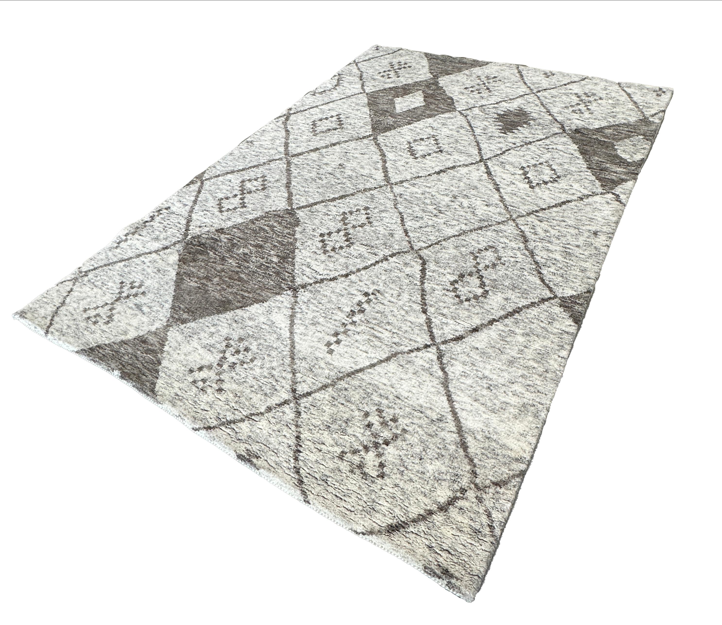 Handmade 8x10 Plush Moroccan Area Rug Beige and Brown Diamond Pattern For Sale 4