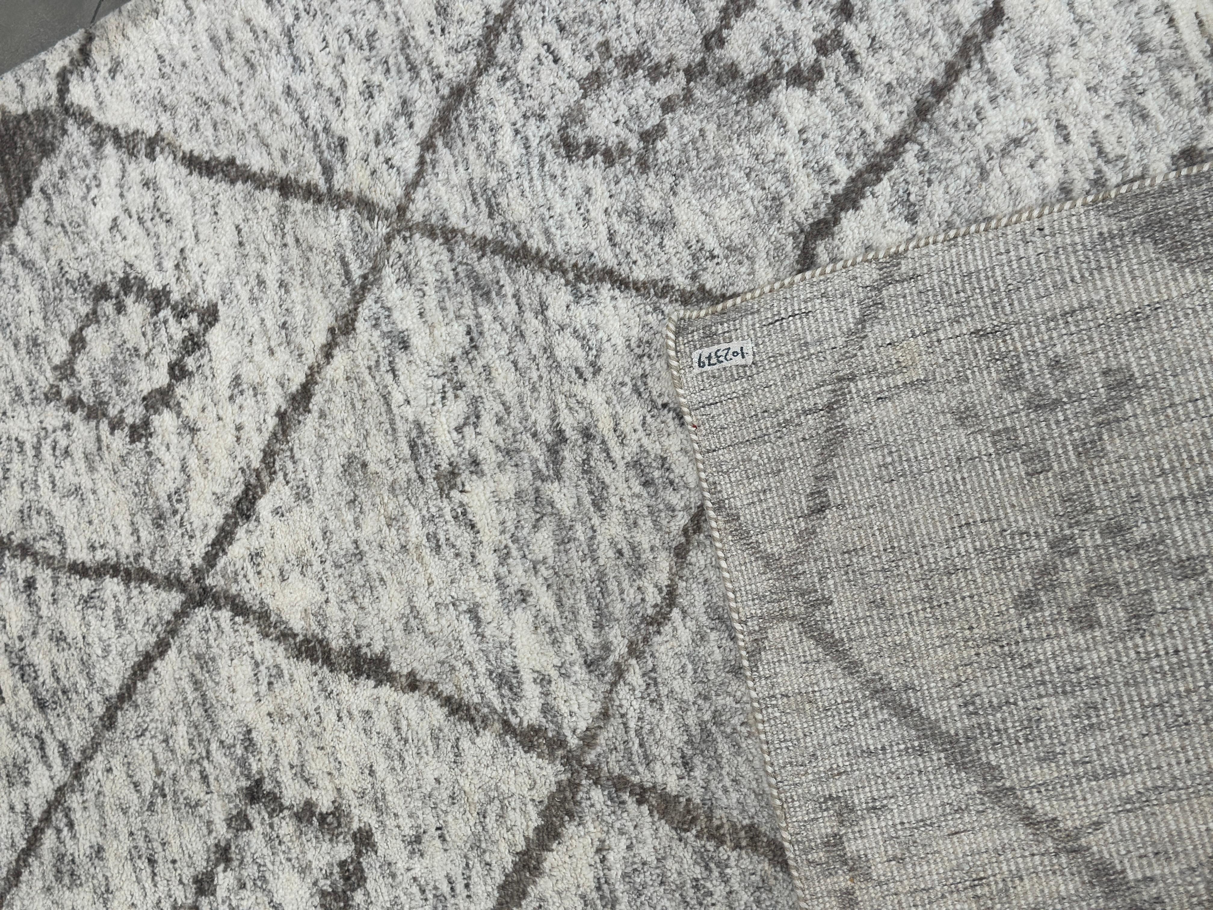 Handmade 8x10 Plush Moroccan Area Rug Beige and Brown Diamond Pattern In New Condition For Sale In West Hollywood, CA