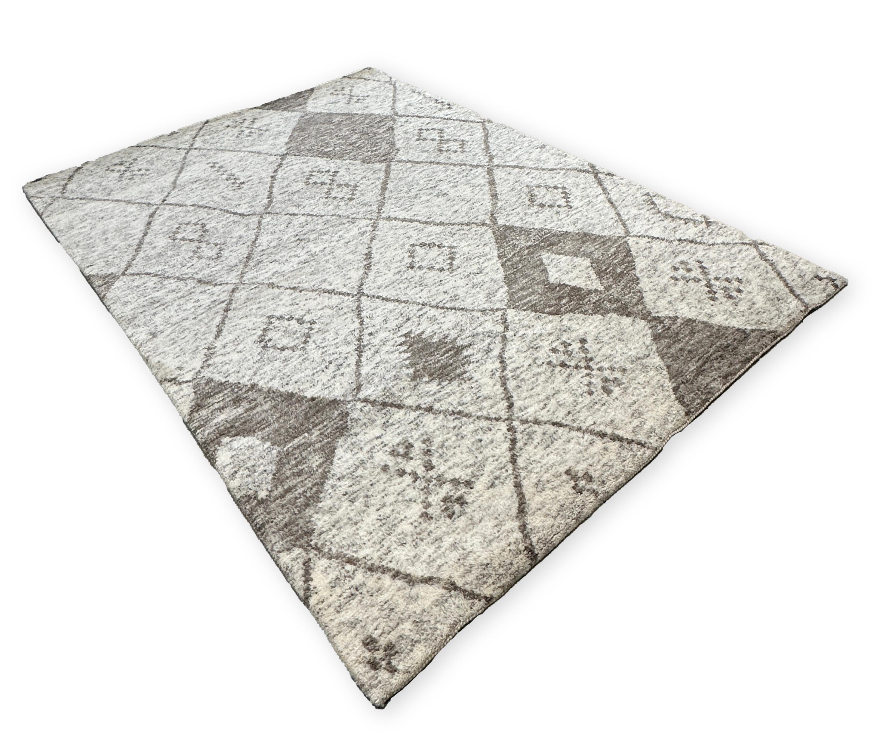 Handmade 8x10 Plush Moroccan Area Rug Beige and Brown Diamond Pattern For Sale 1