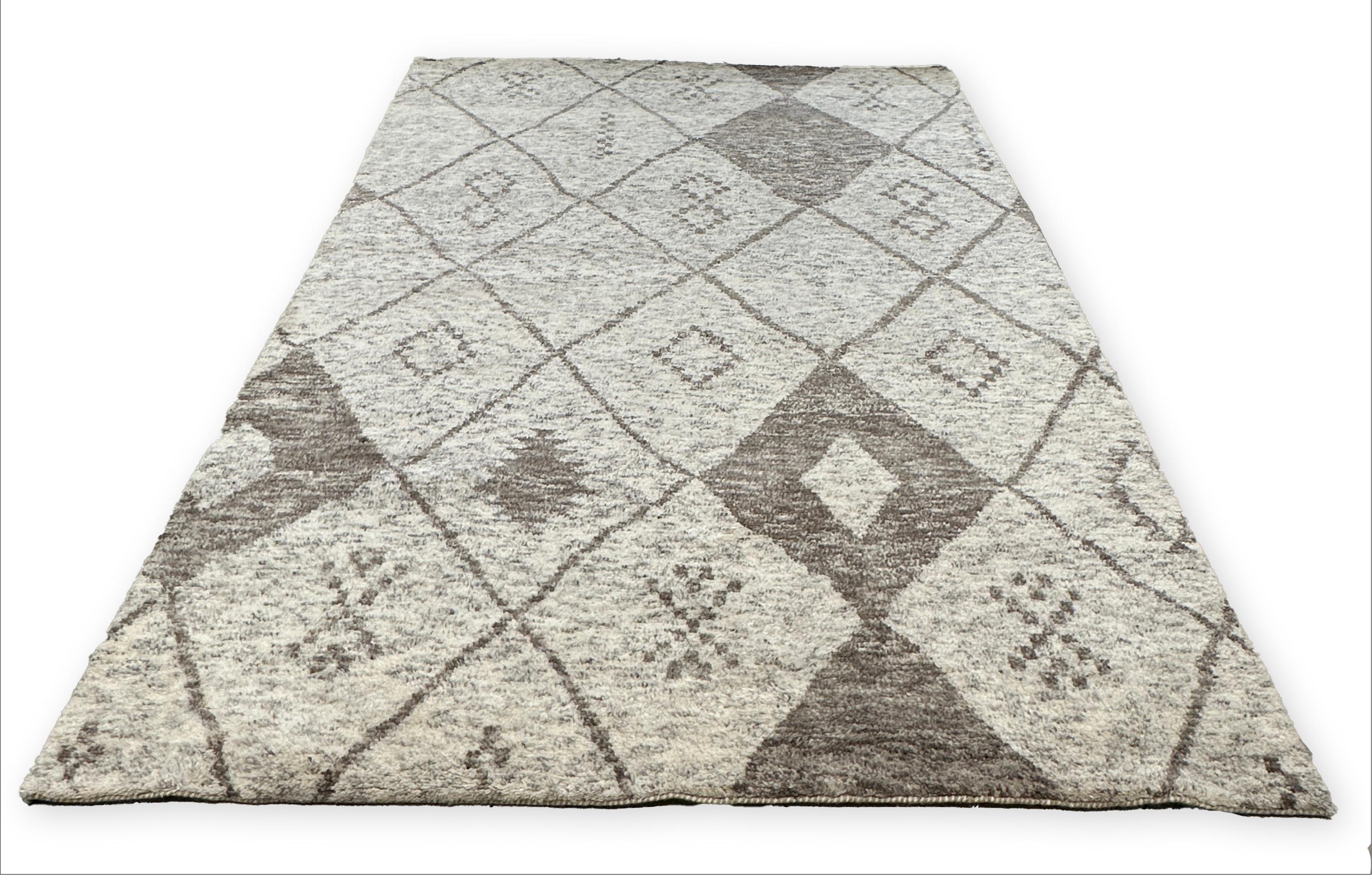 Handmade 8x10 Plush Moroccan Area Rug Beige and Brown Diamond Pattern For Sale 2