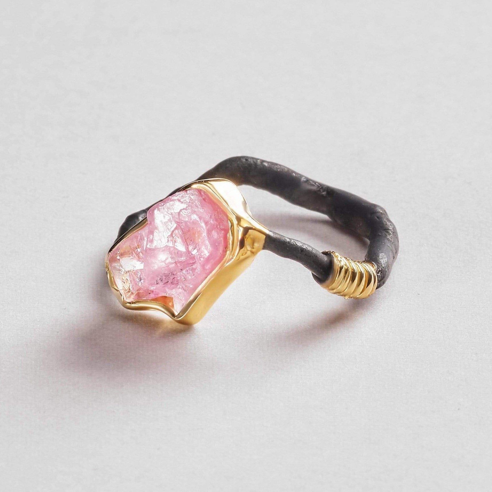 Rough Cut Handmade 925 Sterling Silver Lamia Spinel Ring with Gold and Black Anthracite For Sale