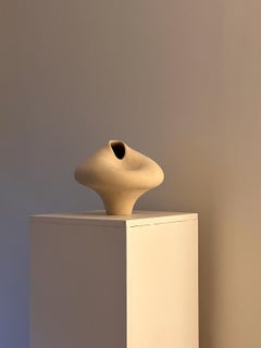 Handgefertigte, abstrakte Wohnaccessoire-Vase aus Naturkeramik von Maku Ceramic