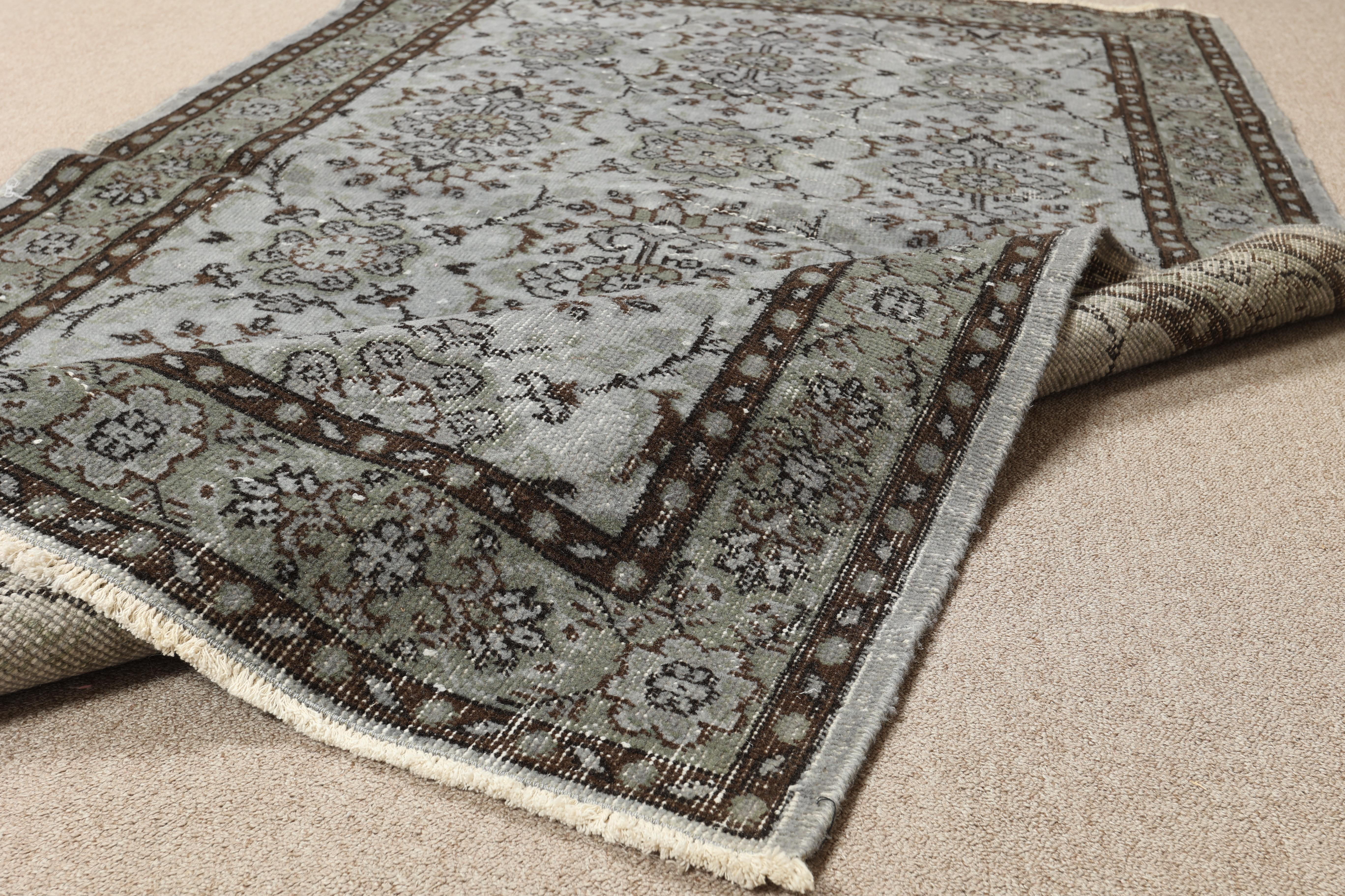 4x7 Fuß handgefertigter Akzentteppich aus Zentralasien, Floral-Muster (Moderne) im Angebot
