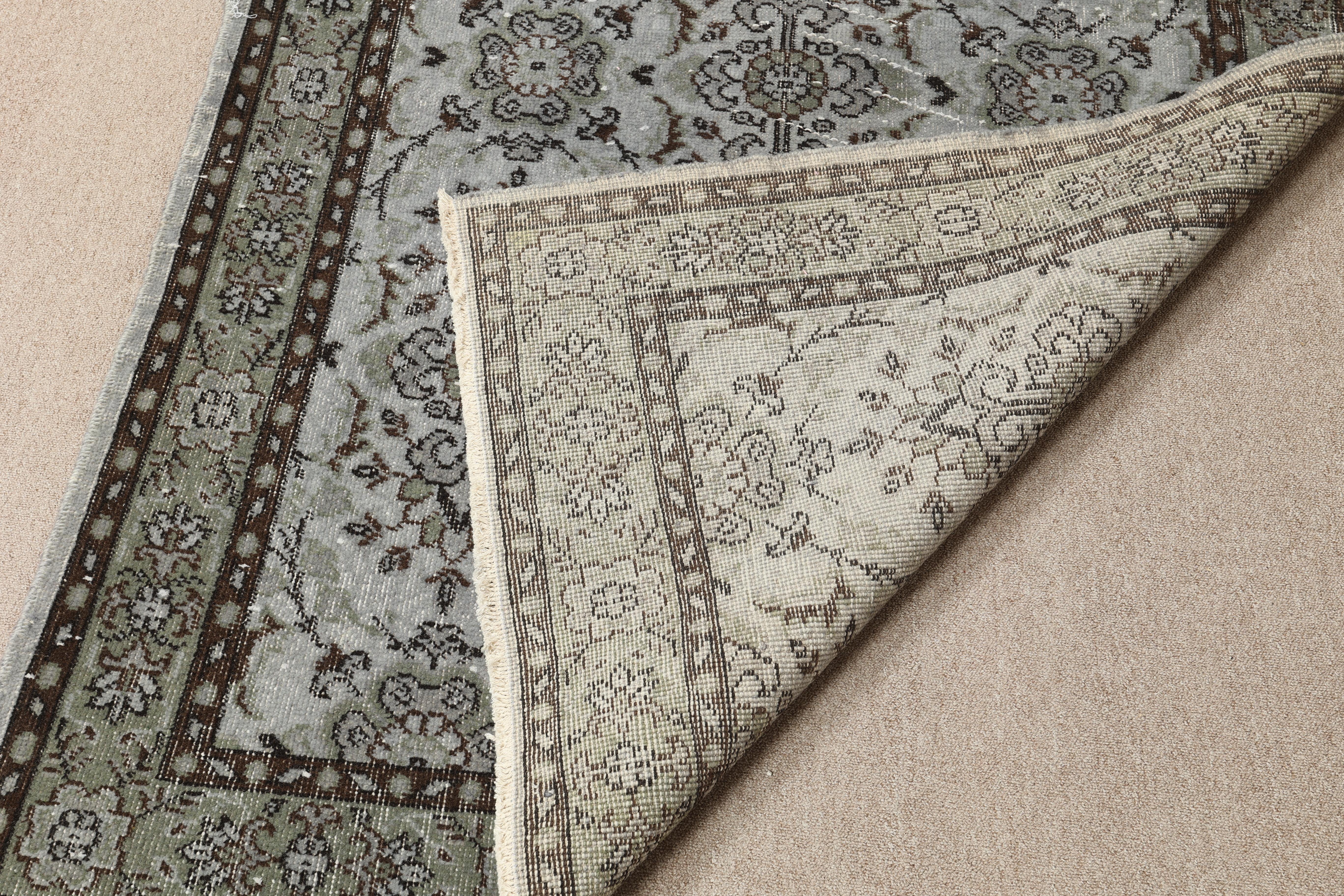 4x7 Fuß handgefertigter Akzentteppich aus Zentralasien, Floral-Muster (Türkisch) im Angebot