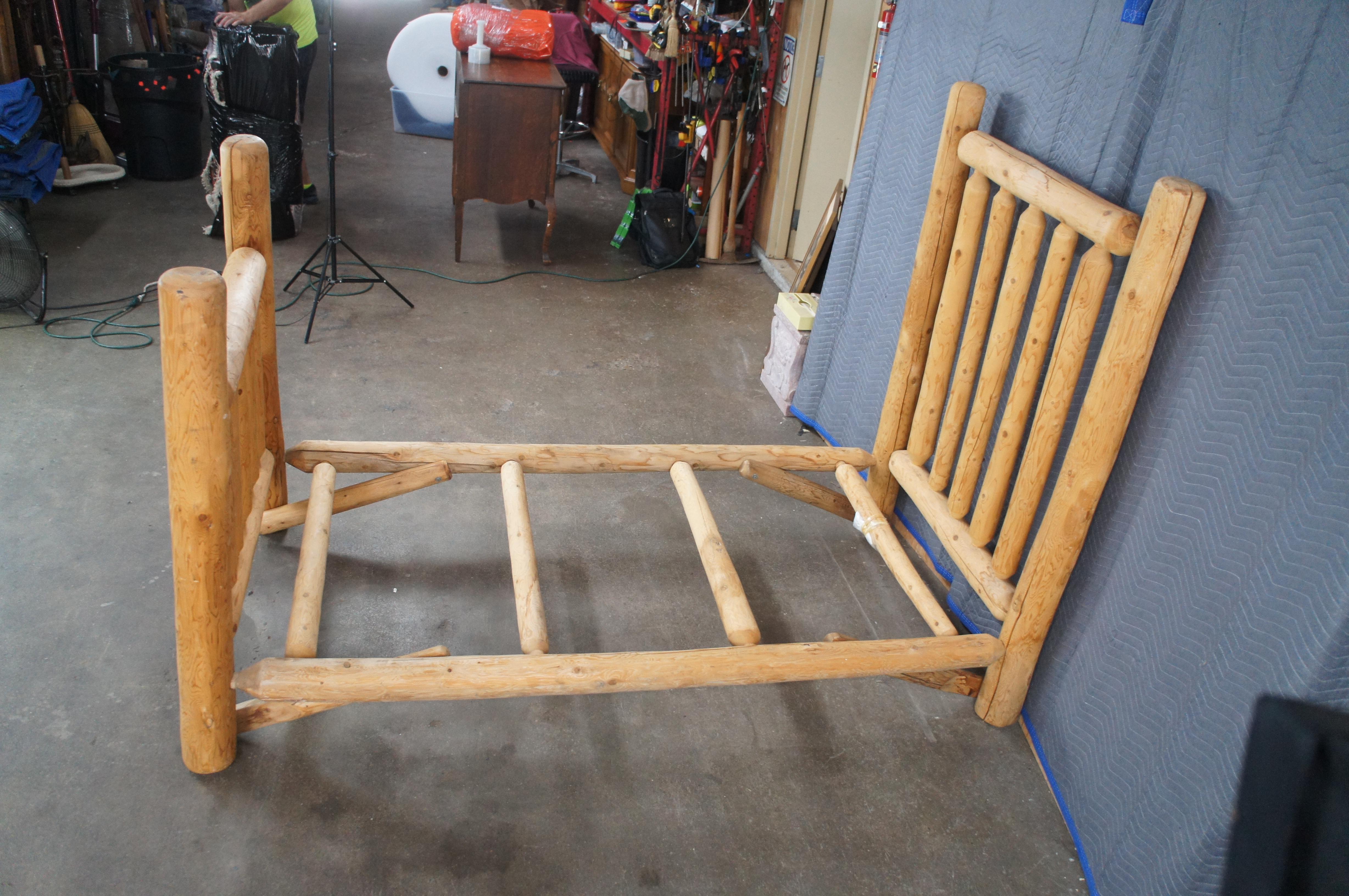 Lit à deux places en rondins de pin Wood Lodge Cabine Southwestern Style Adirondack fait à la main en vente 3