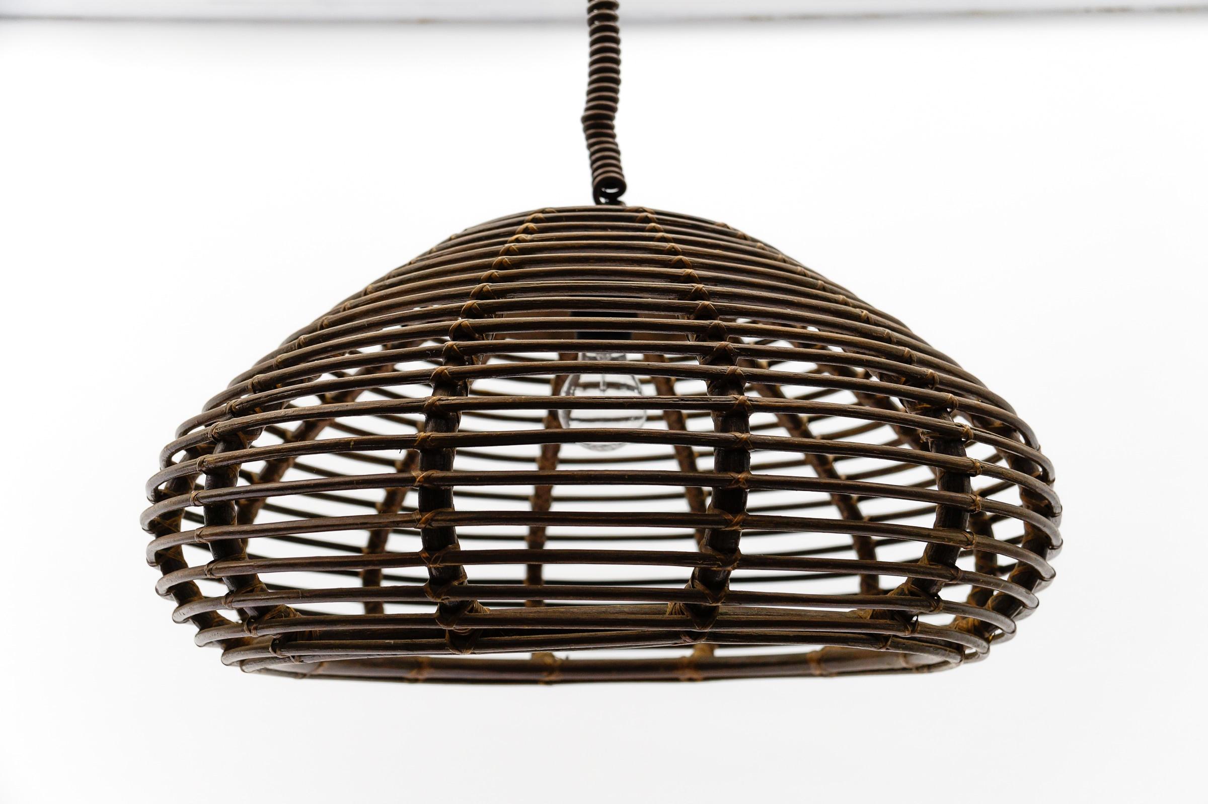 Rotin Plafonnier orientable en rotin de province français, fait main, années 1960 en vente