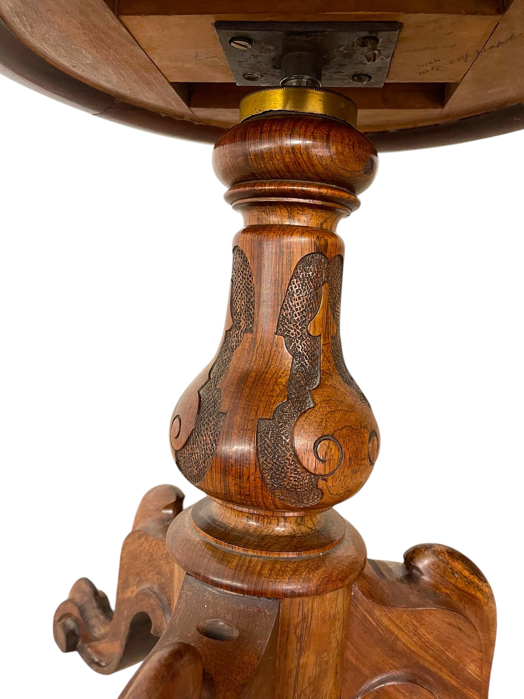 Tessuto Sgabello per pianoforte regolabile fatto a mano con seduta a punta d'ago floreale in vendita